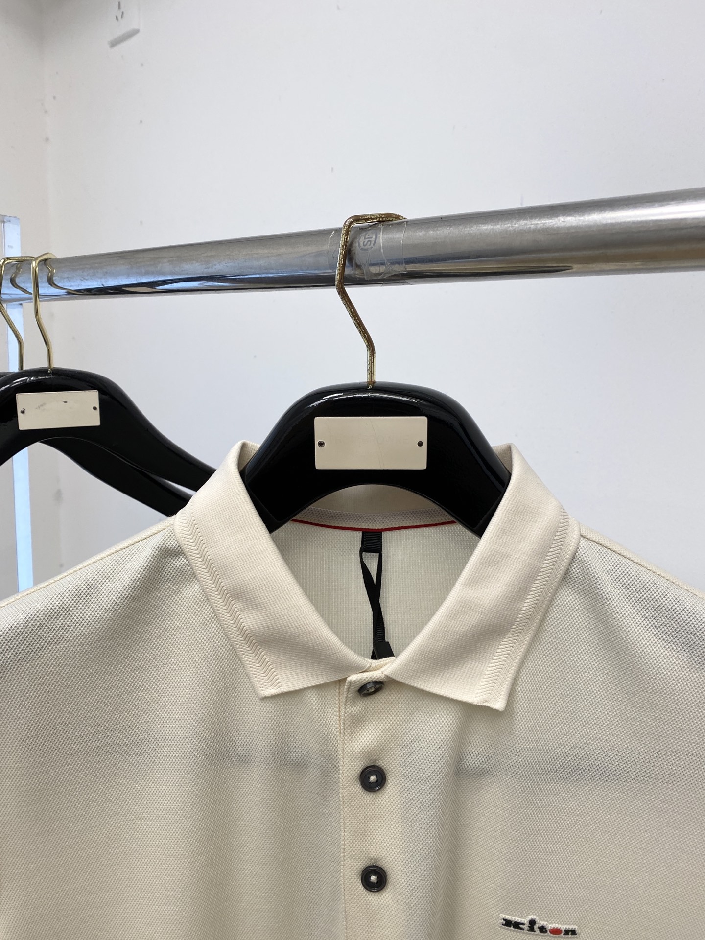 Kiton、2026新品短袖T恤，帅气时尚，胸前顶级凹凸印胶字母logo，简约百搭款。面料棉 不仅挺括，