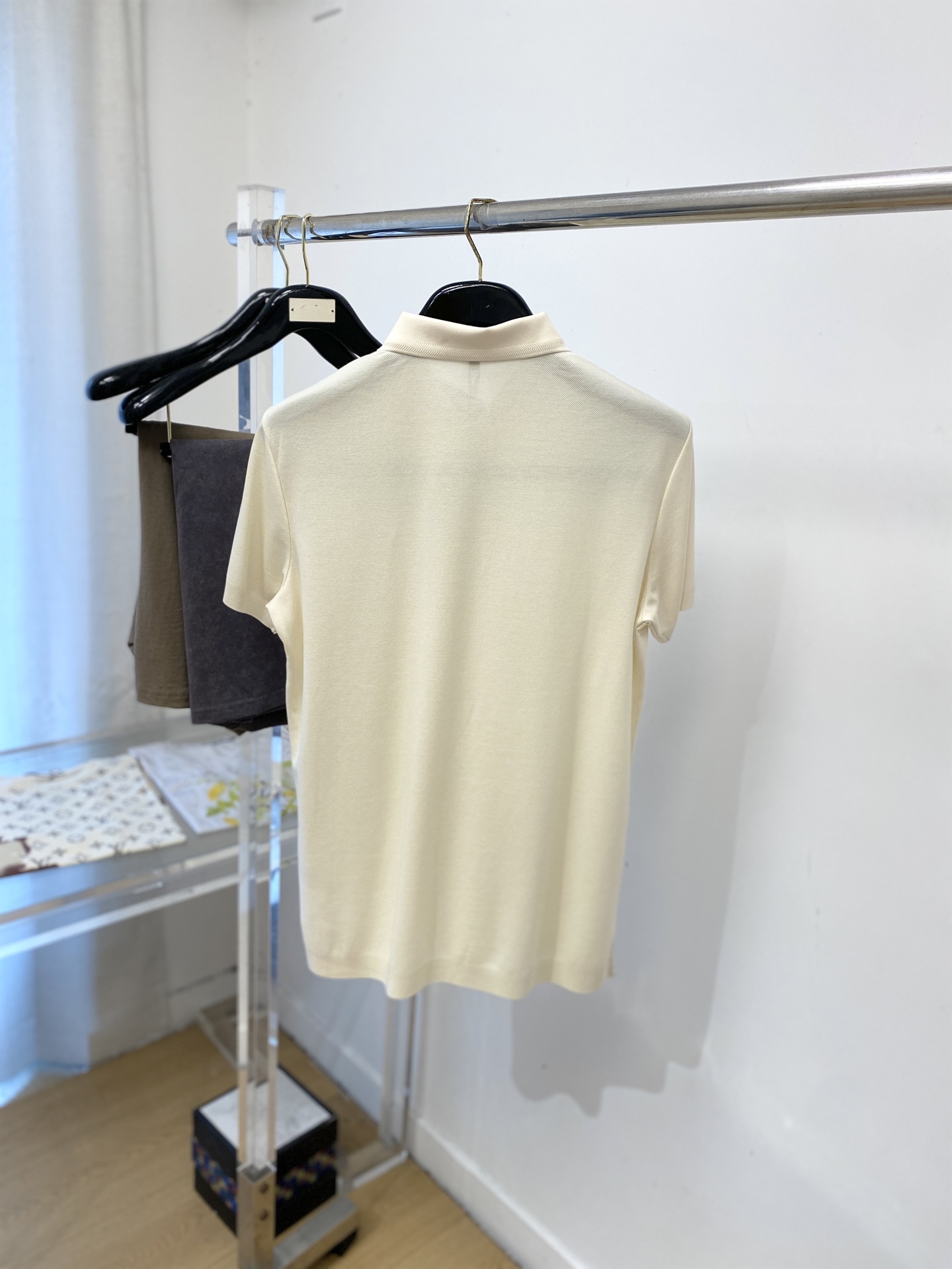 Kiton、2026新品短袖T恤，帅气时尚，胸前顶级凹凸印胶字母logo，简约百搭款。面料棉 不仅挺括，