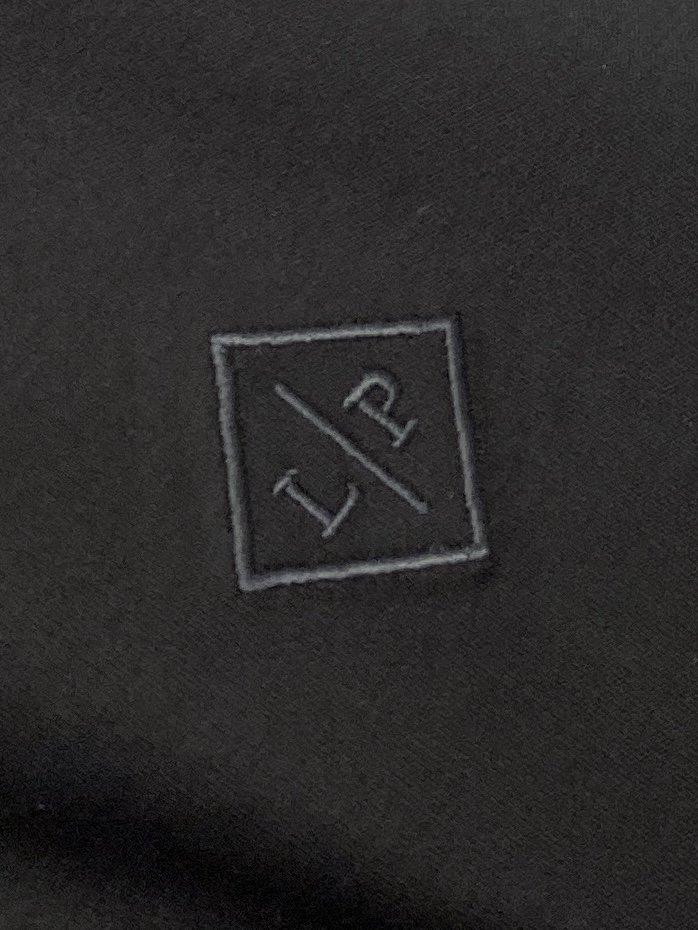 Loro Piana、2026新品短袖T恤，帅气时尚，胸前精致刺绣字母logo，简约百搭款。面料棉 不仅