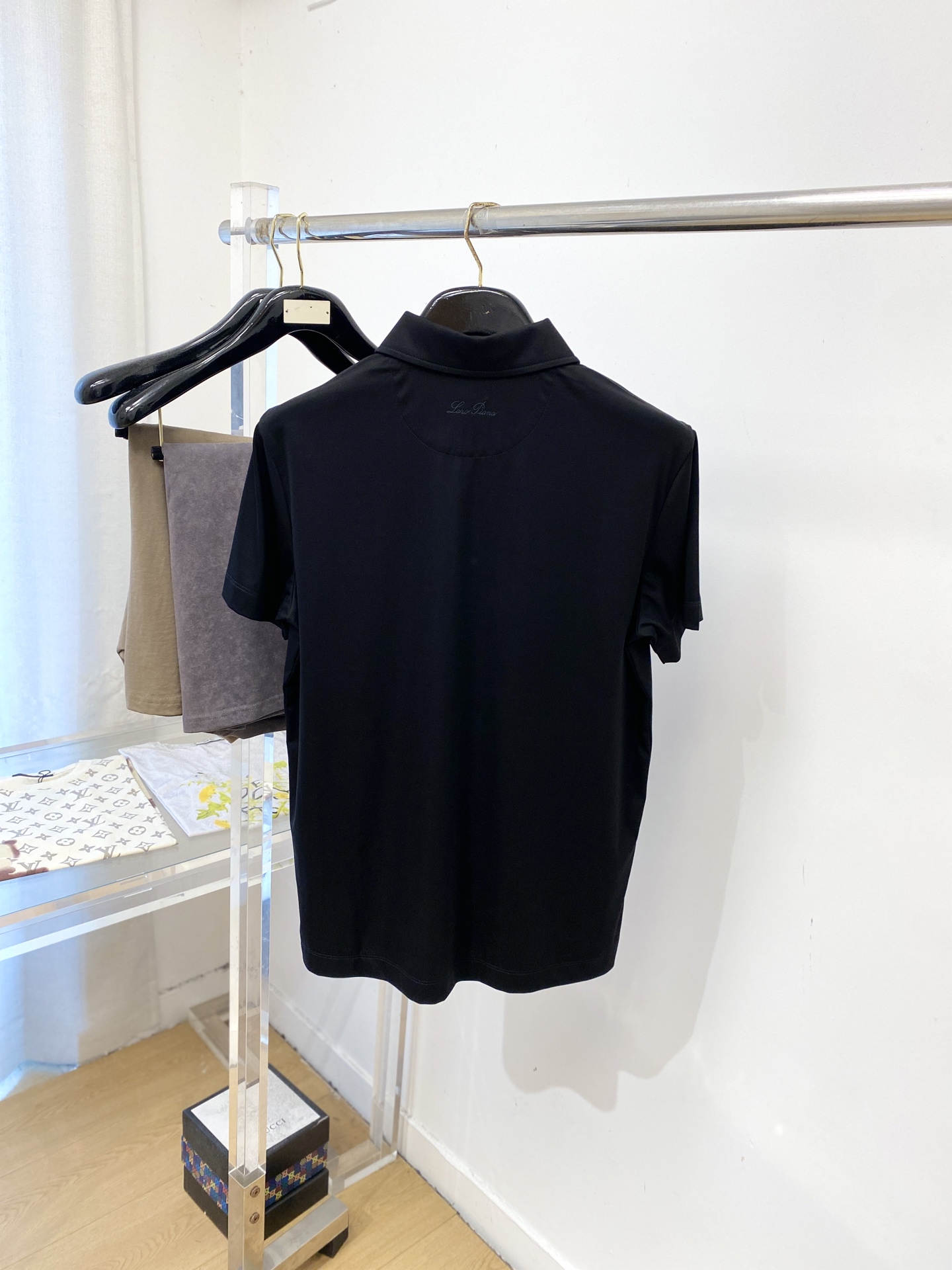 Loro Piana、2026新品短袖T恤，帅气时尚，胸前精致刺绣字母logo，简约百搭款。面料棉 不仅