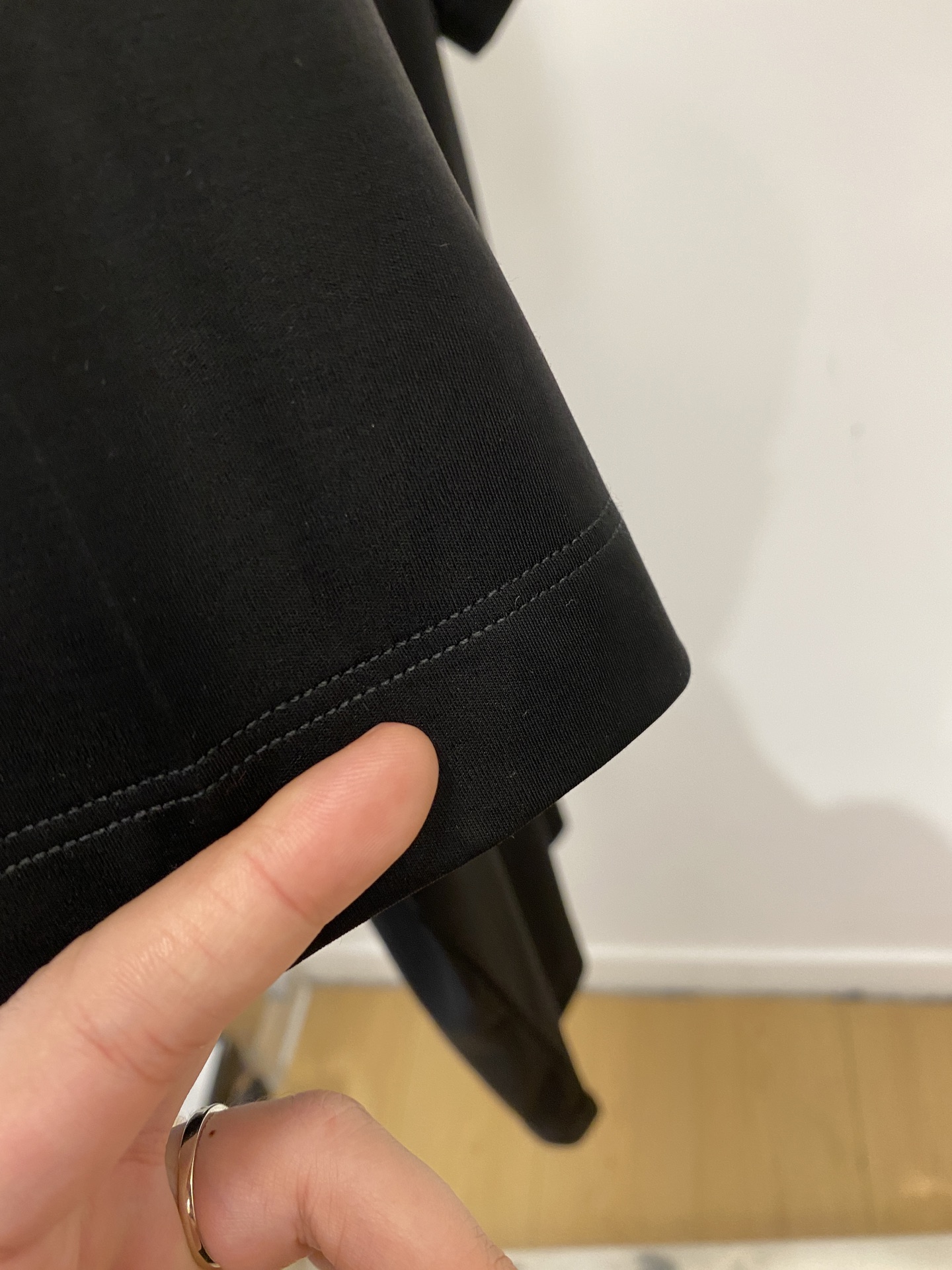 Loro Piana、2026新品短袖T恤，帅气时尚，胸前精致刺绣字母logo，简约百搭款。面料棉 不仅