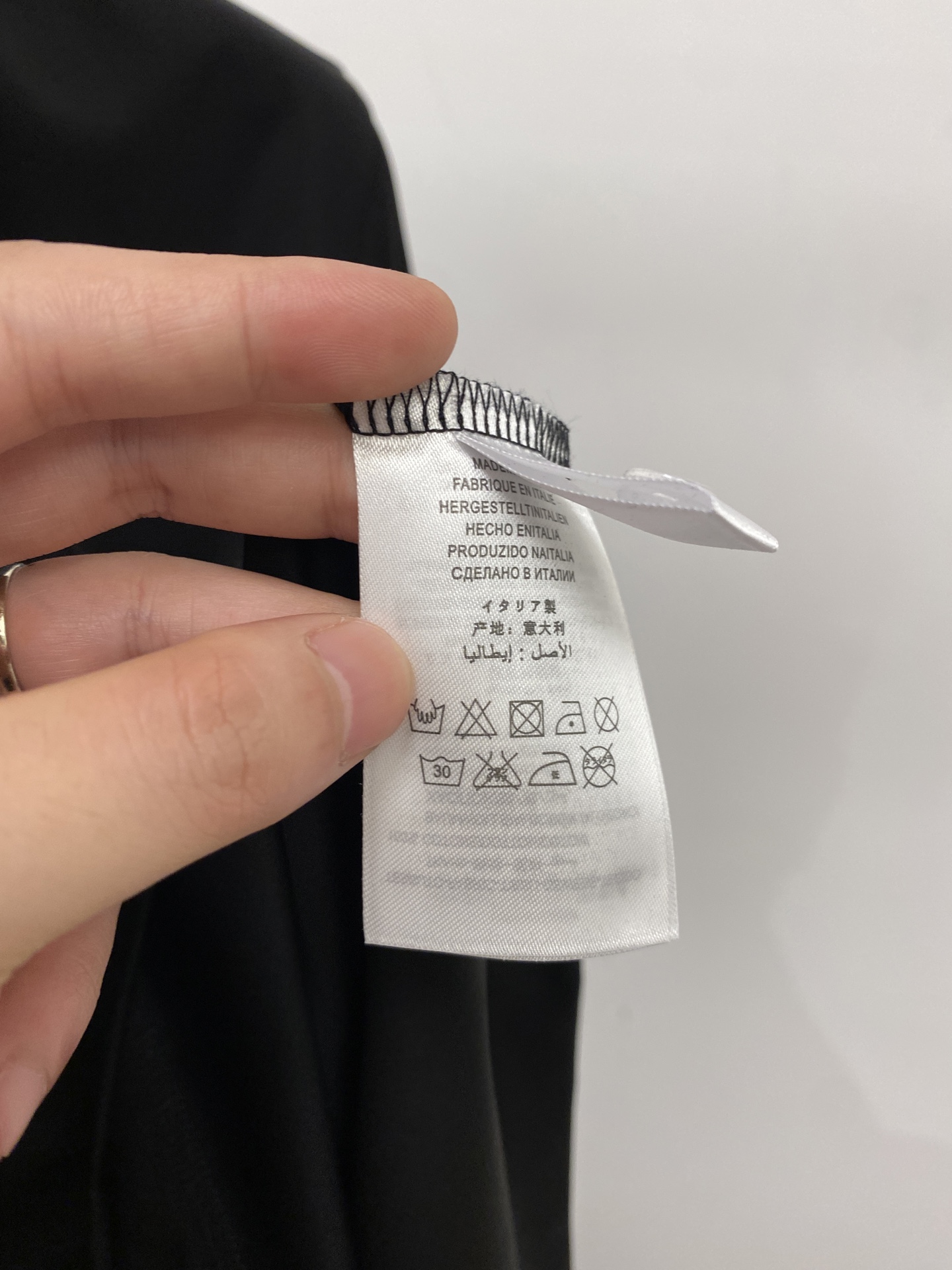 Loro Piana、2026新品短袖T恤，帅气时尚，胸前精致刺绣字母logo，简约百搭款。面料棉 不仅