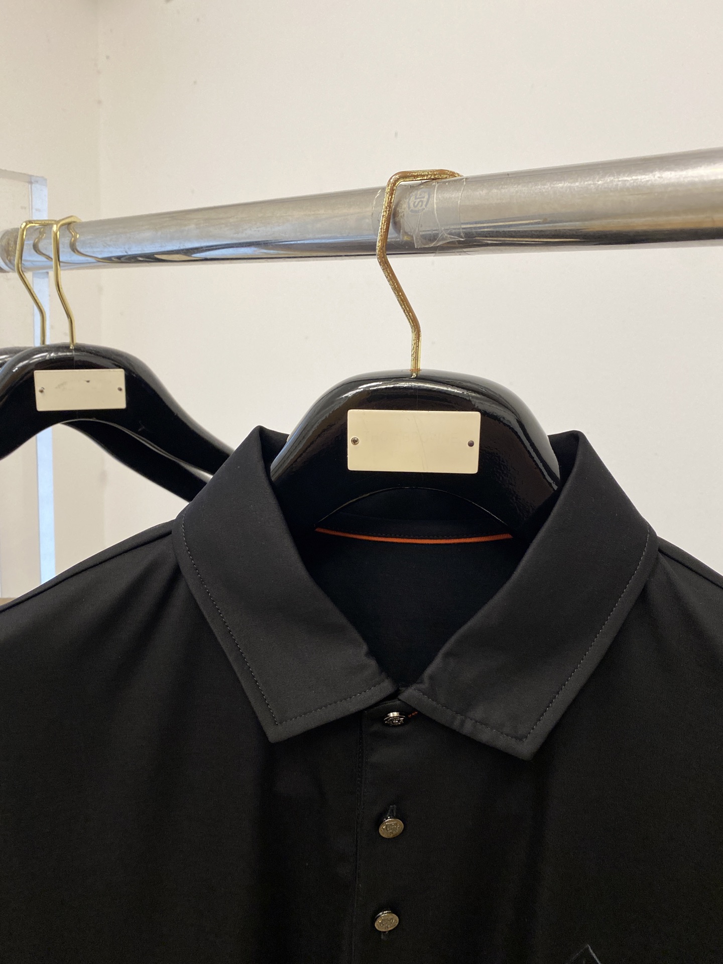 Loro Piana、2026新品短袖T恤，帅气时尚，胸前精致刺绣字母logo，简约百搭款。面料棉 不仅