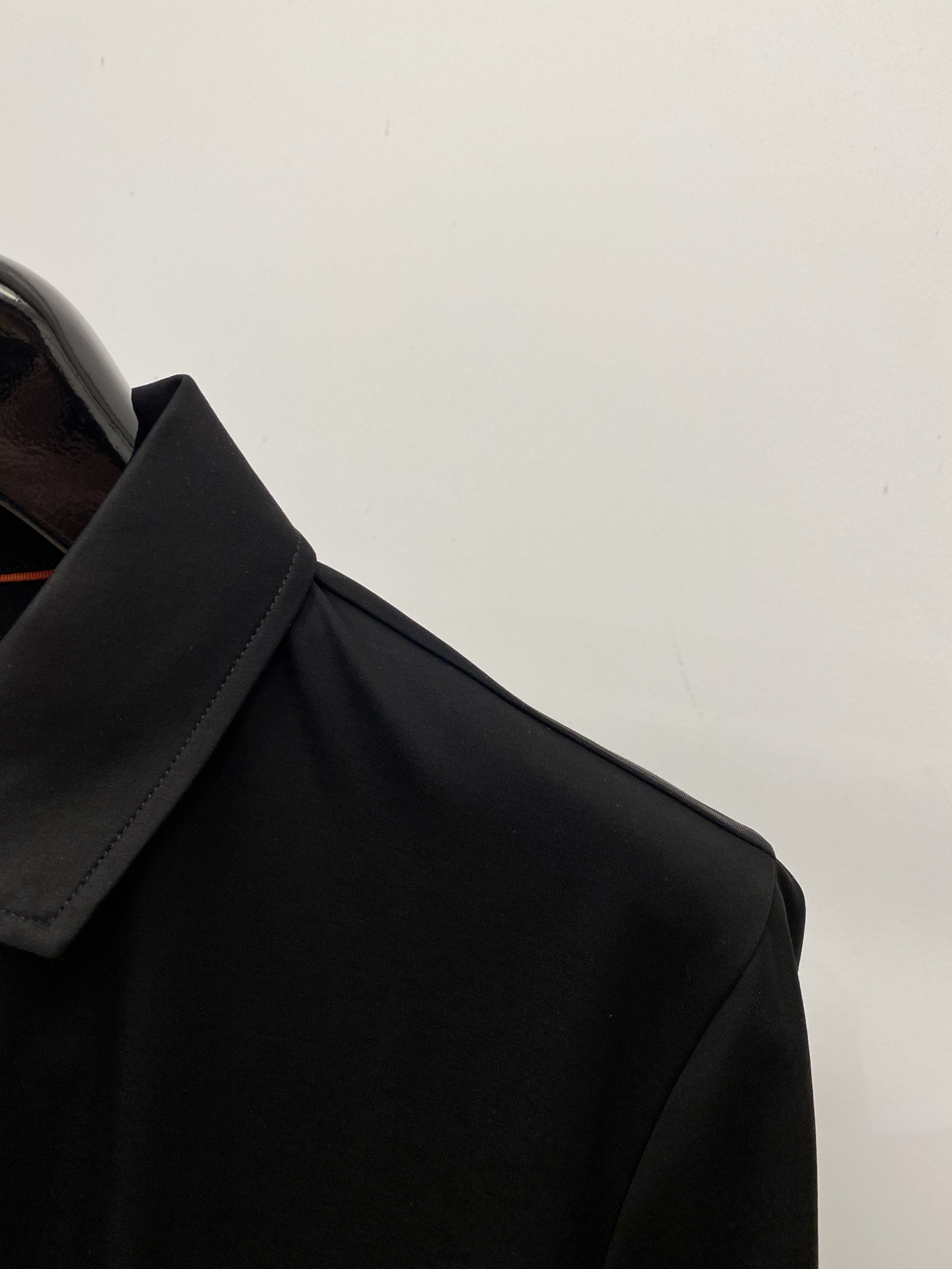 Loro Piana、2026新品短袖T恤，帅气时尚，胸前精致刺绣字母logo，简约百搭款。面料棉 不仅