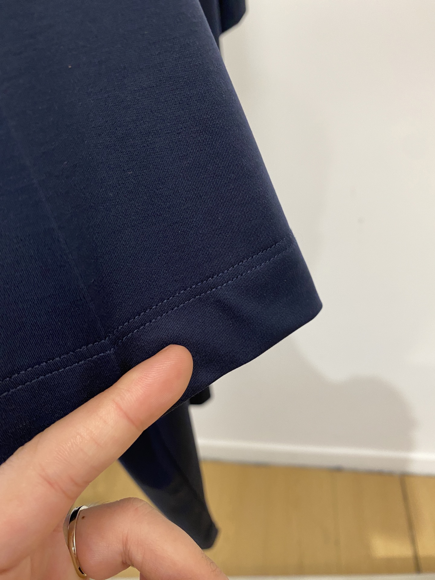 Loro Piana、2026新品短袖T恤，帅气时尚，胸前精致刺绣字母logo，简约百搭款。面料棉 不仅
