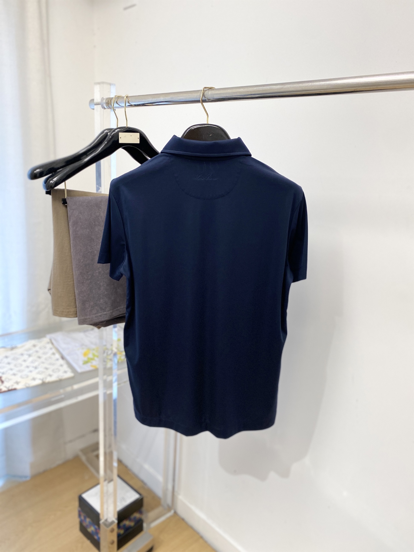 Loro Piana、2026新品短袖T恤，帅气时尚，胸前精致刺绣字母logo，简约百搭款。面料棉 不仅
