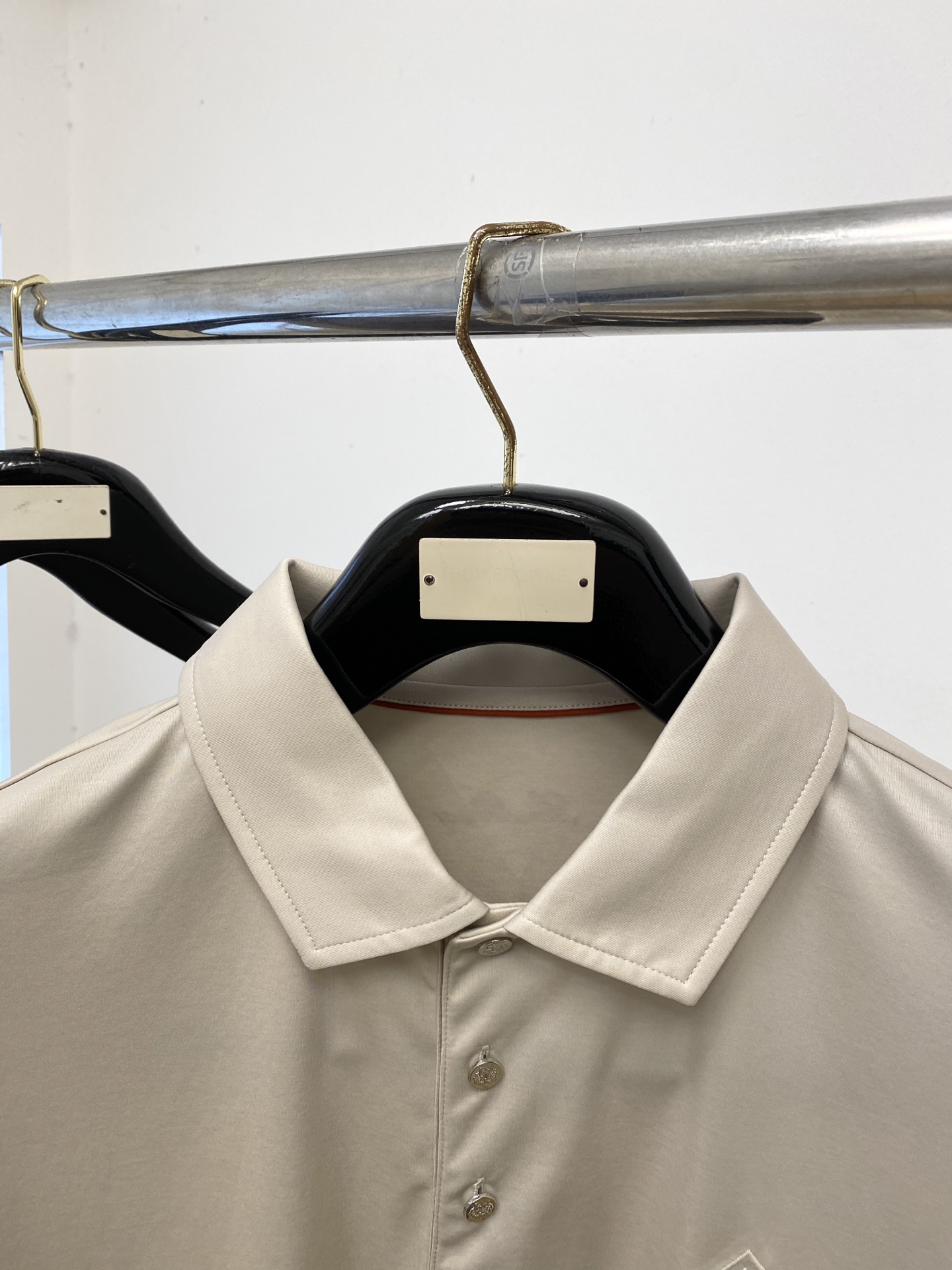 Loro Piana、2026新品短袖T恤，帅气时尚，胸前精致刺绣字母logo，简约百搭款。面料棉 不仅