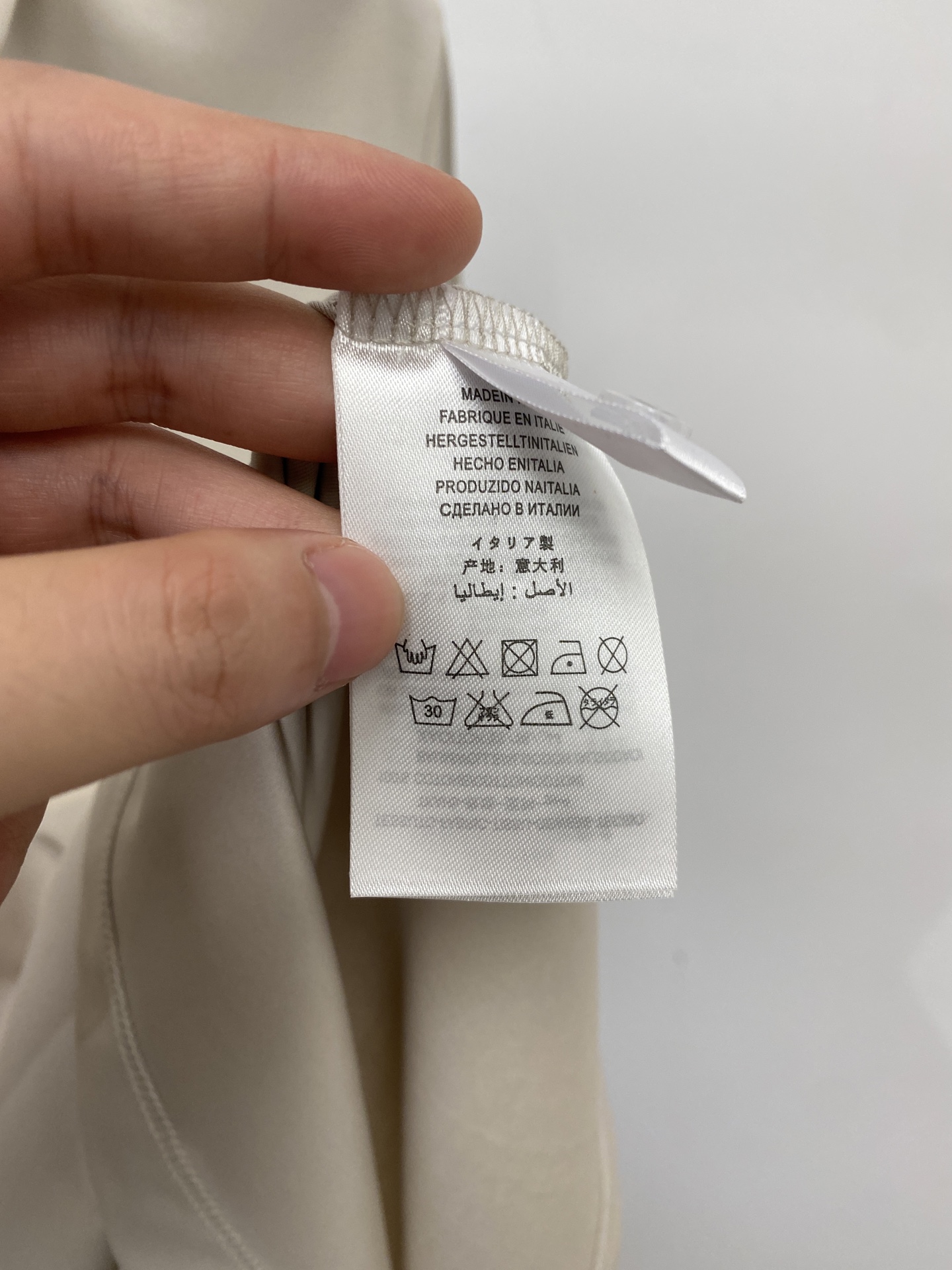 Loro Piana、2026新品短袖T恤，帅气时尚，胸前精致刺绣字母logo，简约百搭款。面料棉 不仅