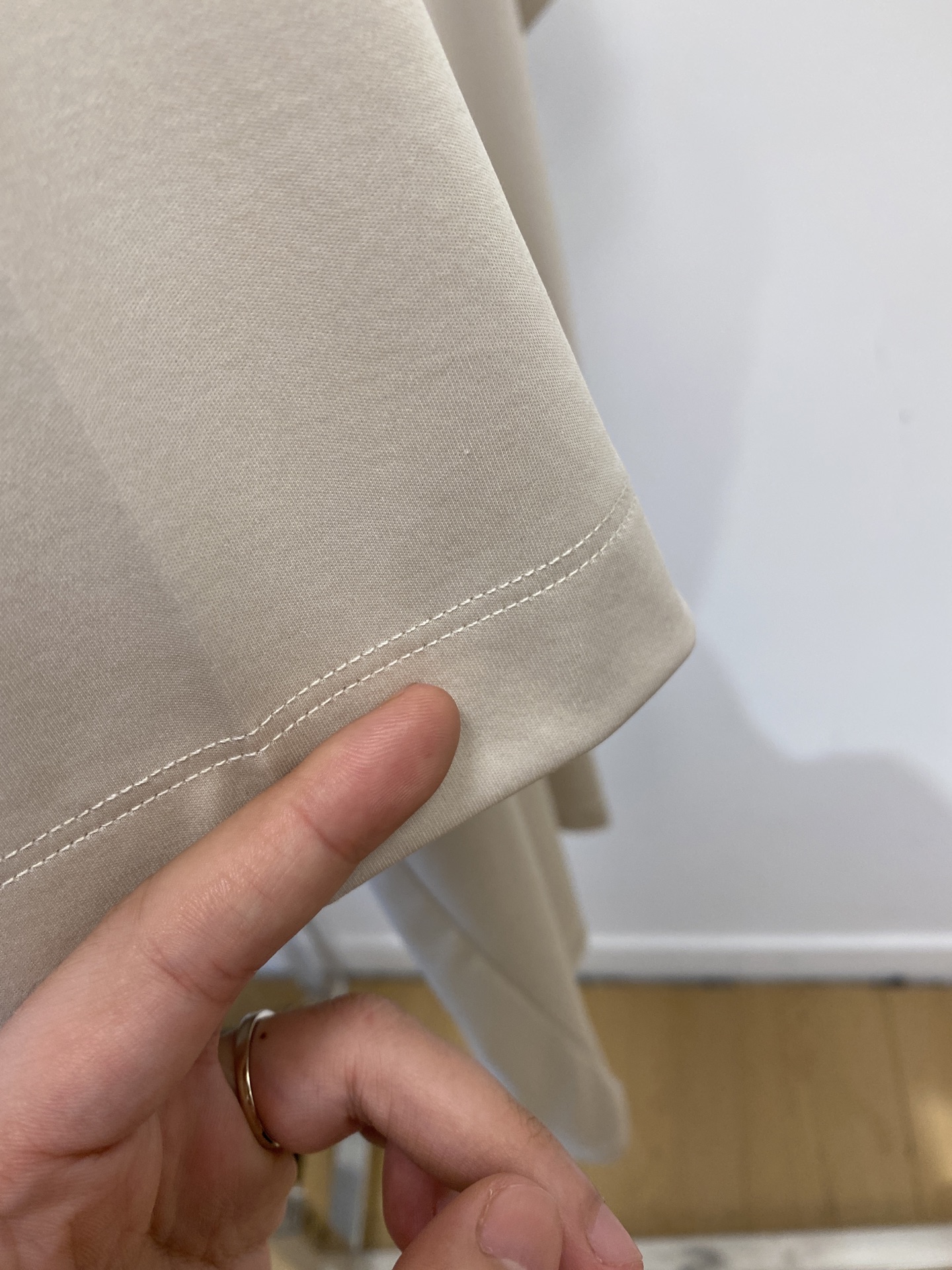 Loro Piana、2026新品短袖T恤，帅气时尚，胸前精致刺绣字母logo，简约百搭款。面料棉 不仅
