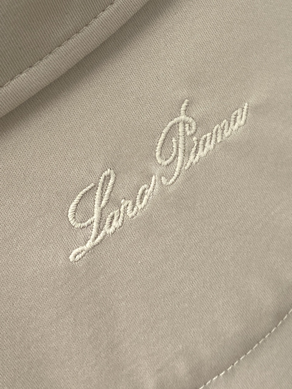 Loro Piana、2026新品短袖T恤，帅气时尚，胸前精致刺绣字母logo，简约百搭款。面料棉 不仅