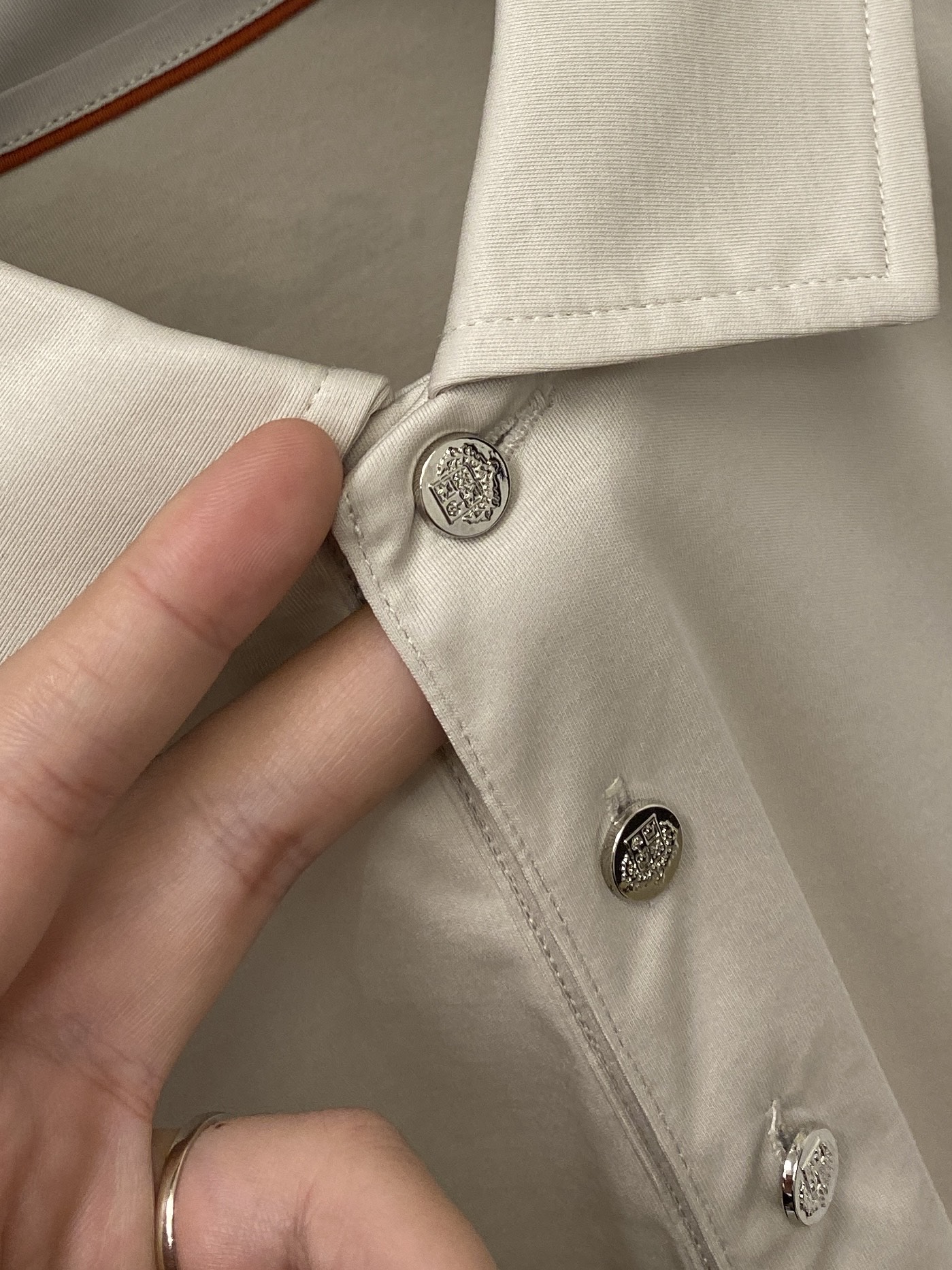 Loro Piana、2026新品短袖T恤，帅气时尚，胸前精致刺绣字母logo，简约百搭款。面料棉 不仅