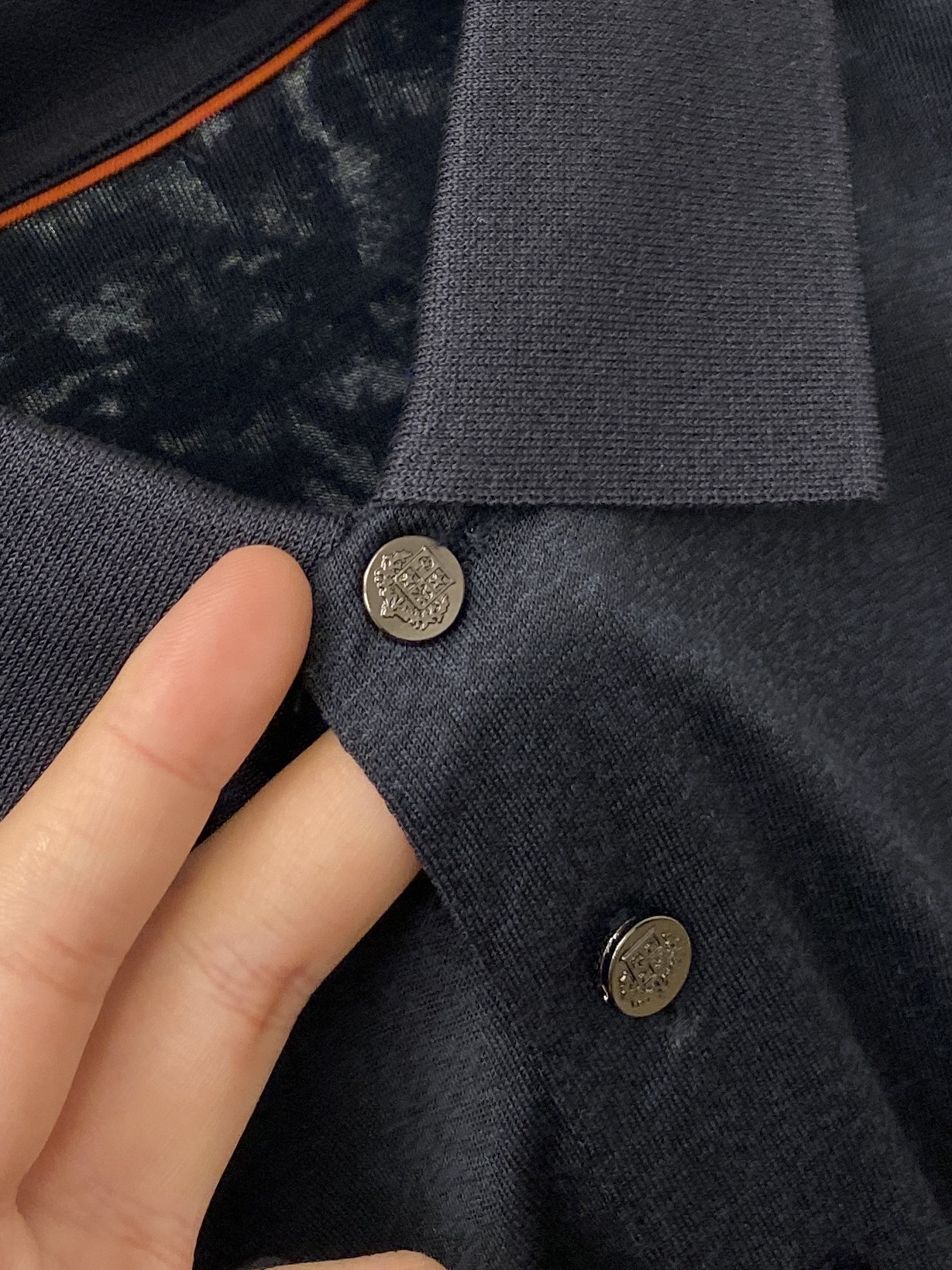 Loro Piana、2026新品短袖T恤，帅气时尚，胸前精致刺绣图案字母logo，简约百搭款。面料棉 