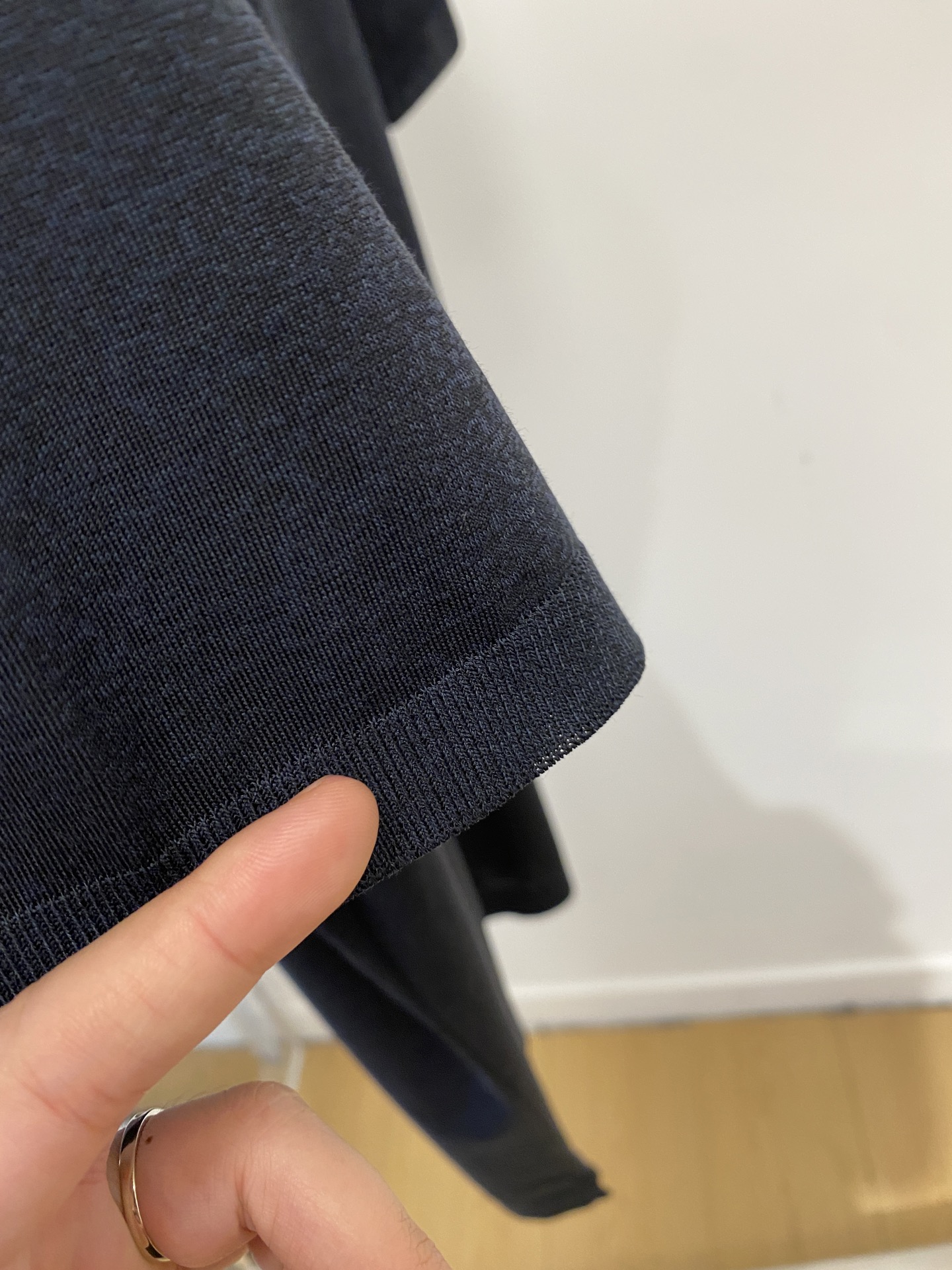 Loro Piana、2026新品短袖T恤，帅气时尚，胸前精致刺绣图案字母logo，简约百搭款。面料棉 