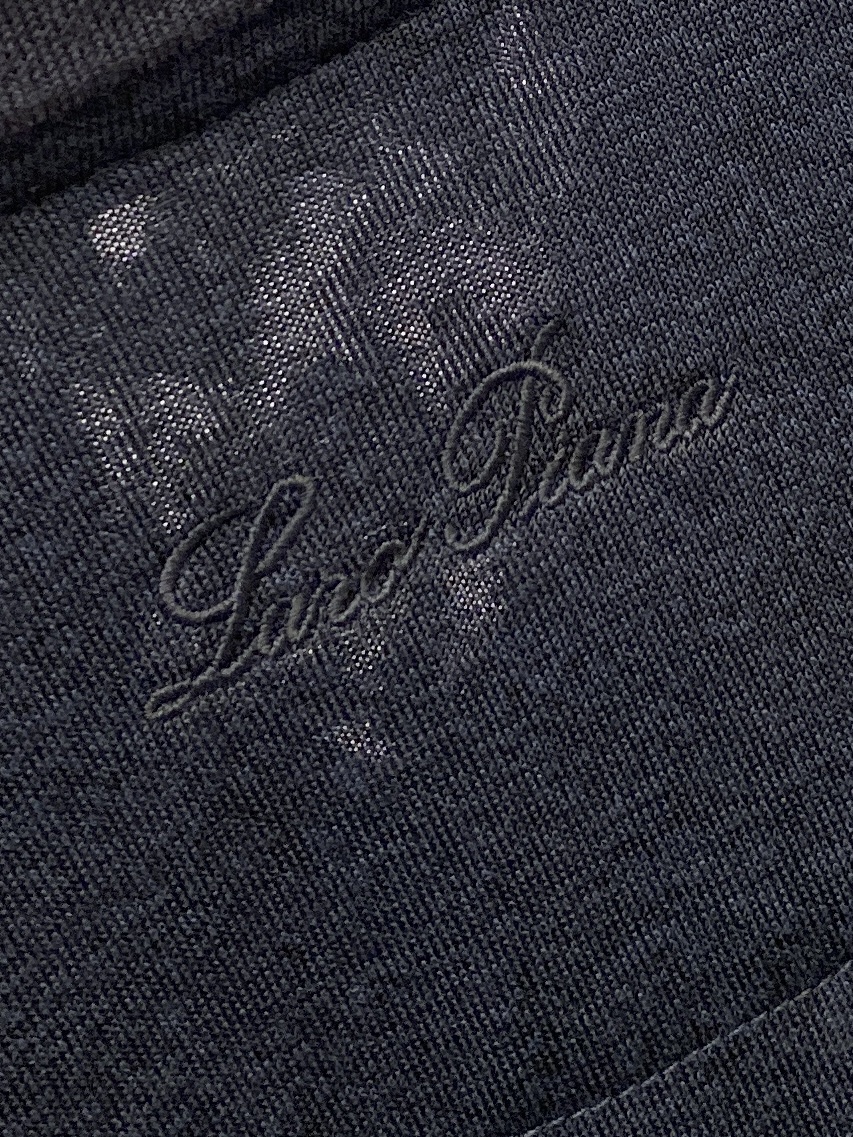 Loro Piana、2026新品短袖T恤，帅气时尚，胸前精致刺绣图案字母logo，简约百搭款。面料棉 