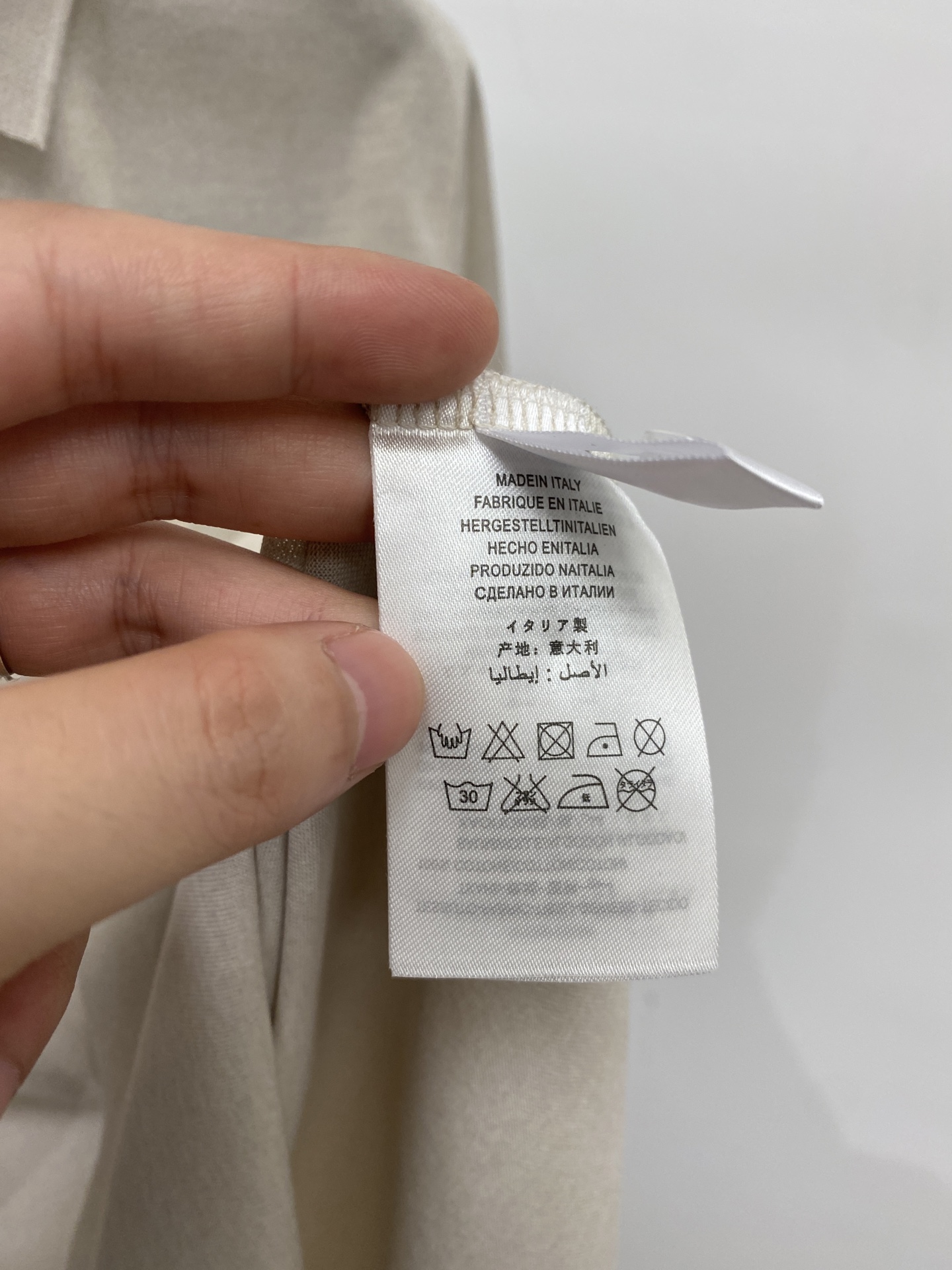 Loro Piana、2026新品短袖T恤，帅气时尚，胸前精致刺绣图案字母logo，简约百搭款。面料棉 