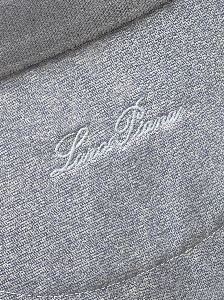 Loro Piana、2026新品短袖T恤，帅气时尚，胸前精致刺绣图案字母logo，简约百搭款。面料棉 