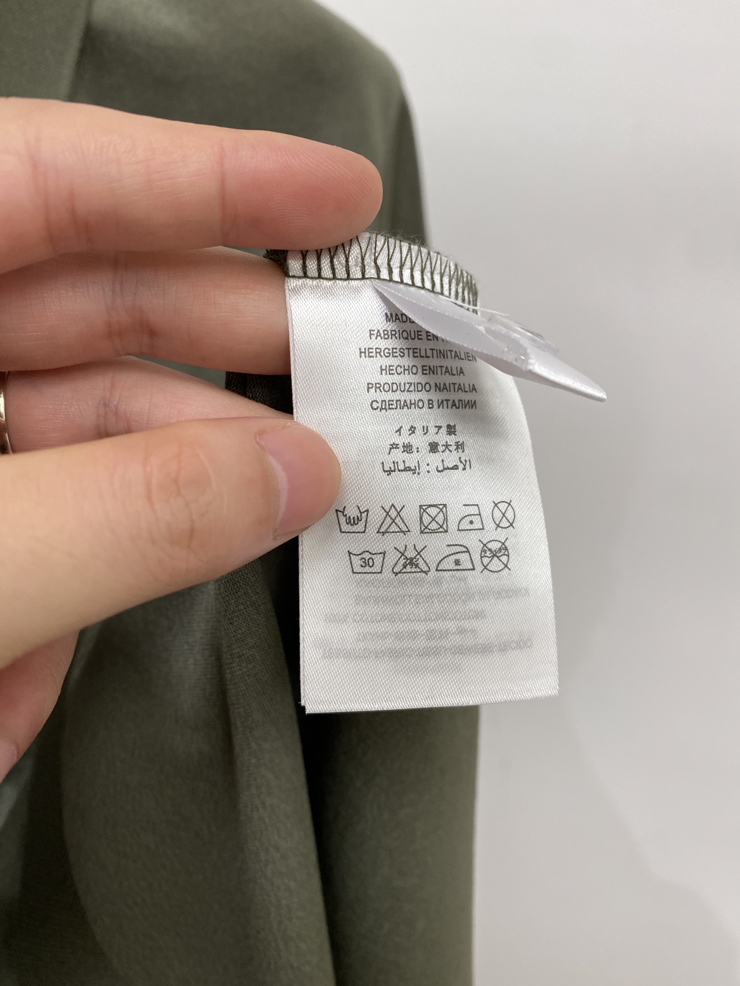 Loro Piana、2026新品短袖T恤，帅气时尚，胸前精致刺绣图案字母logo，简约百搭款。面料棉 