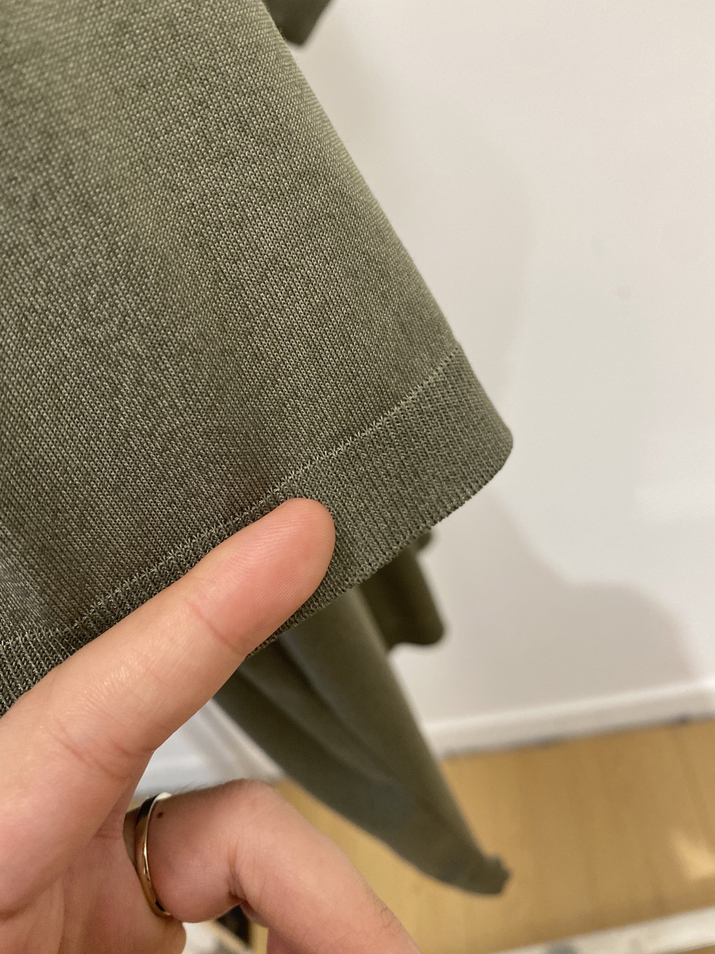 Loro Piana、2026新品短袖T恤，帅气时尚，胸前精致刺绣图案字母logo，简约百搭款。面料棉 
