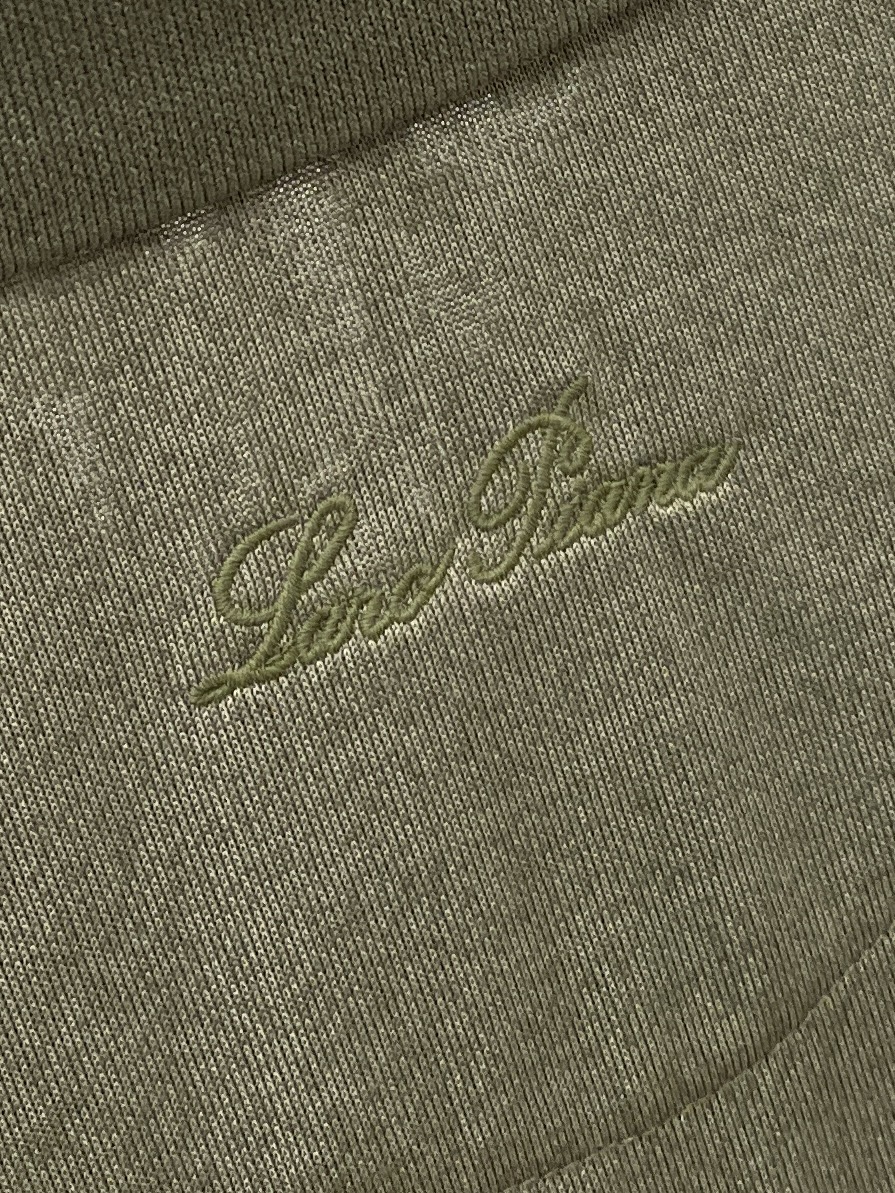 Loro Piana、2026新品短袖T恤，帅气时尚，胸前精致刺绣图案字母logo，简约百搭款。面料棉 
