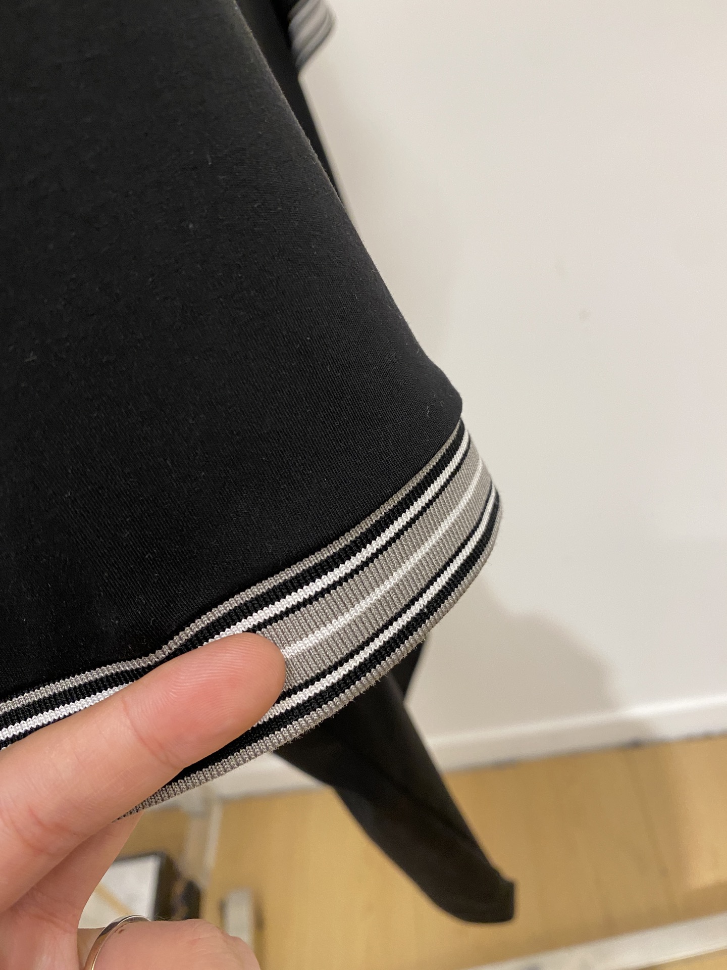 Loro Piana、2026新品短袖T恤，帅气时尚，胸前精致刺绣字母logo，简约百搭款。面料棉 不仅