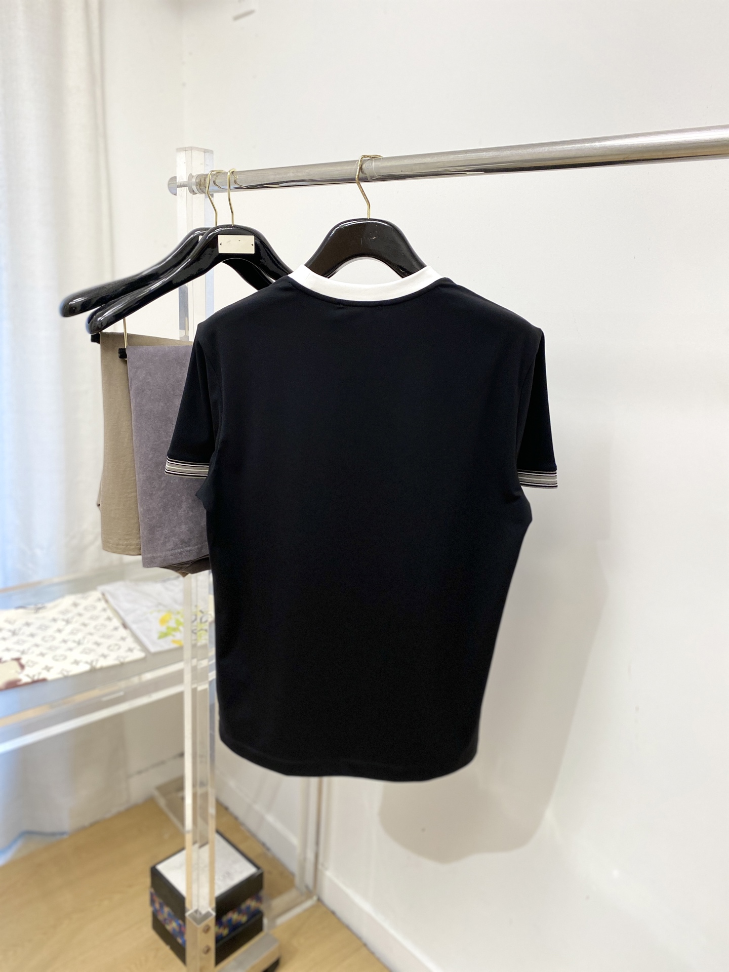 Loro Piana、2026新品短袖T恤，帅气时尚，胸前精致刺绣字母logo，简约百搭款。面料棉 不仅
