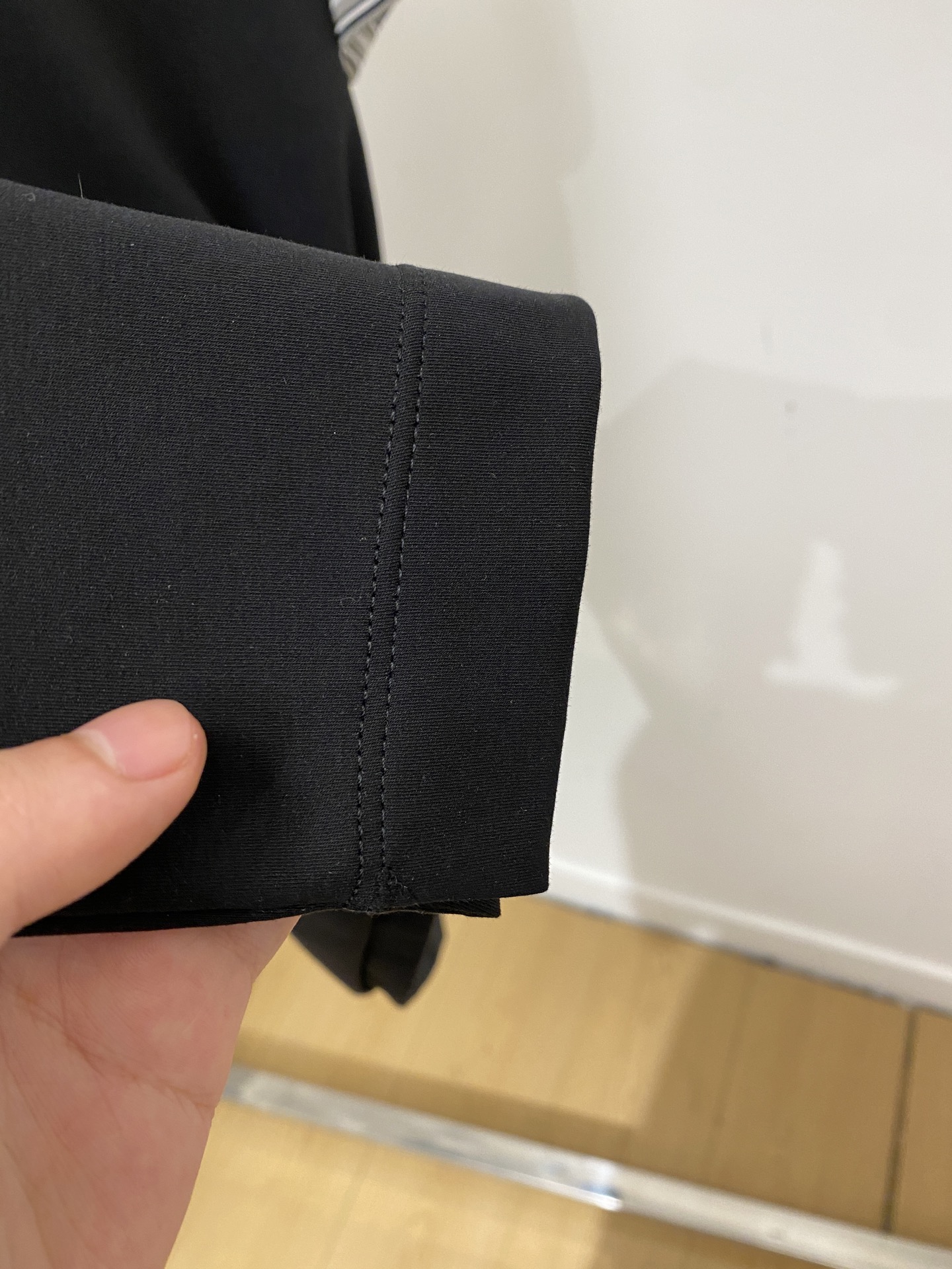 Loro Piana、2026新品短袖T恤，帅气时尚，胸前精致刺绣字母logo，简约百搭款。面料棉 不仅
