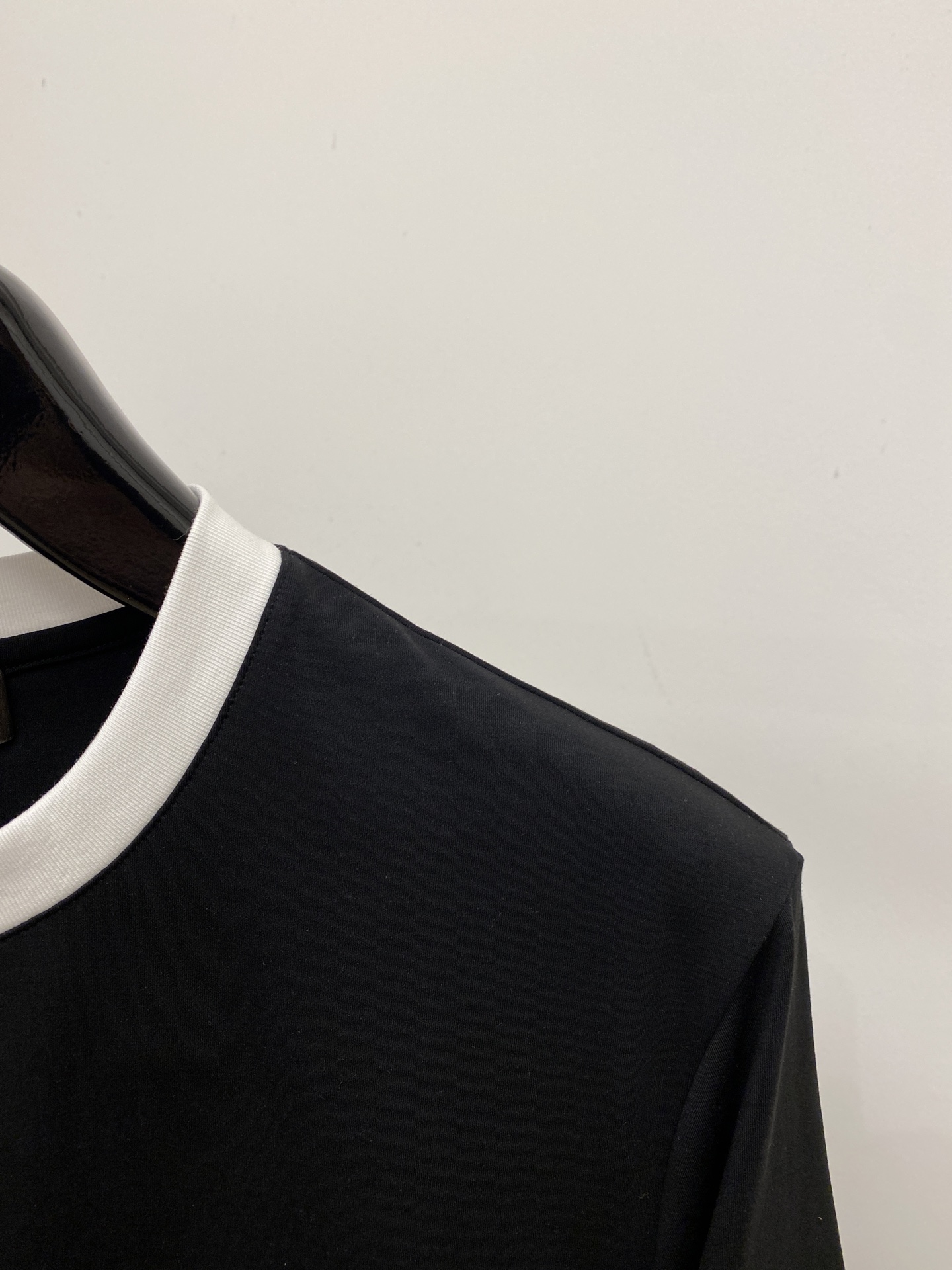 Loro Piana、2026新品短袖T恤，帅气时尚，胸前精致刺绣字母logo，简约百搭款。面料棉 不仅