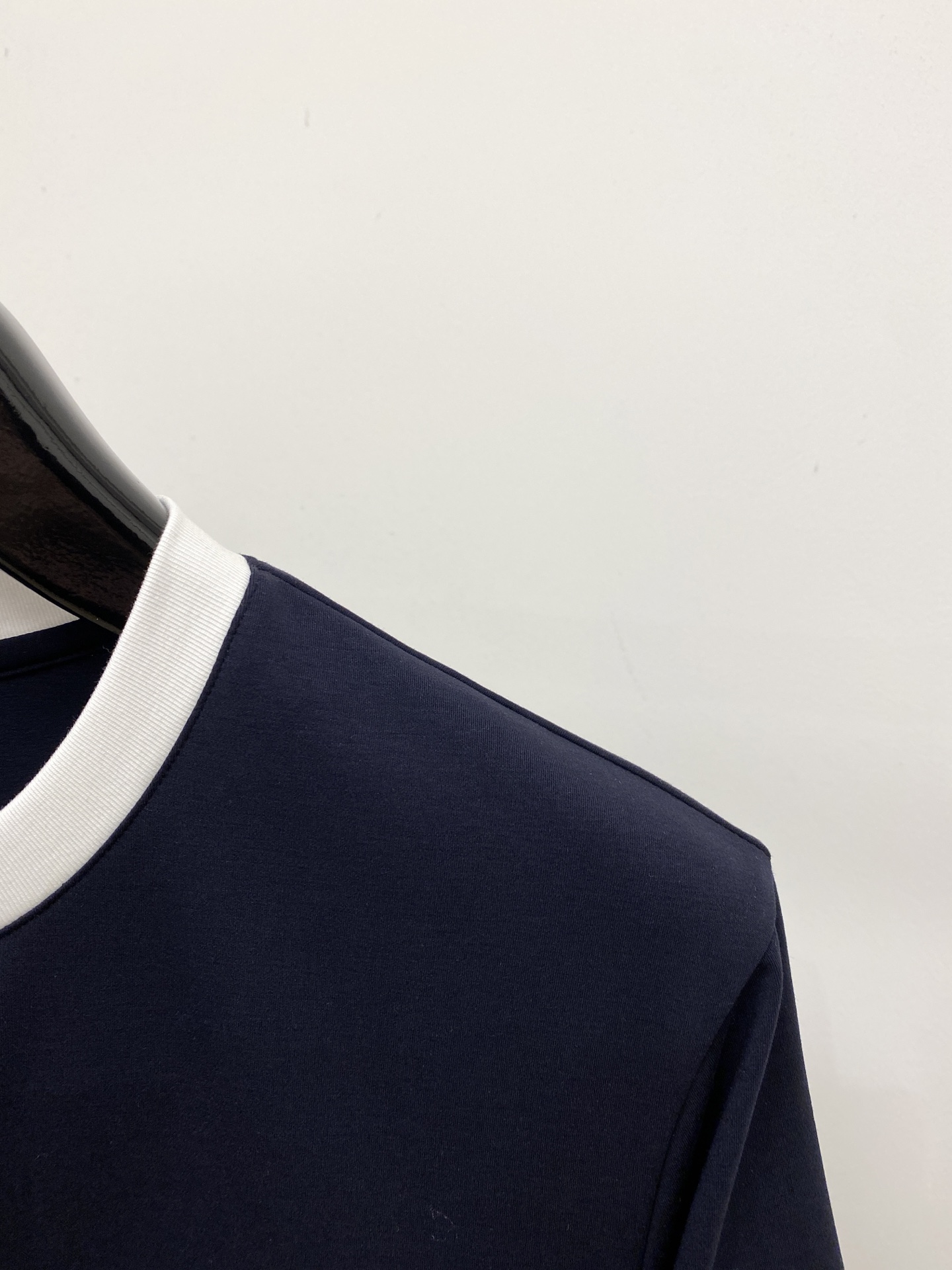 Loro Piana、2026新品短袖T恤，帅气时尚，胸前精致刺绣字母logo，简约百搭款。面料棉 不仅