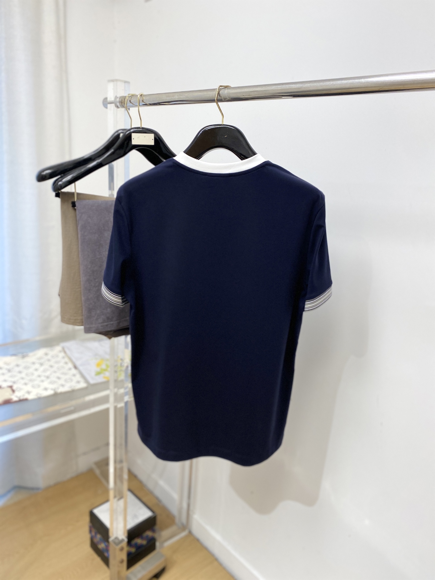 Loro Piana、2026新品短袖T恤，帅气时尚，胸前精致刺绣字母logo，简约百搭款。面料棉 不仅