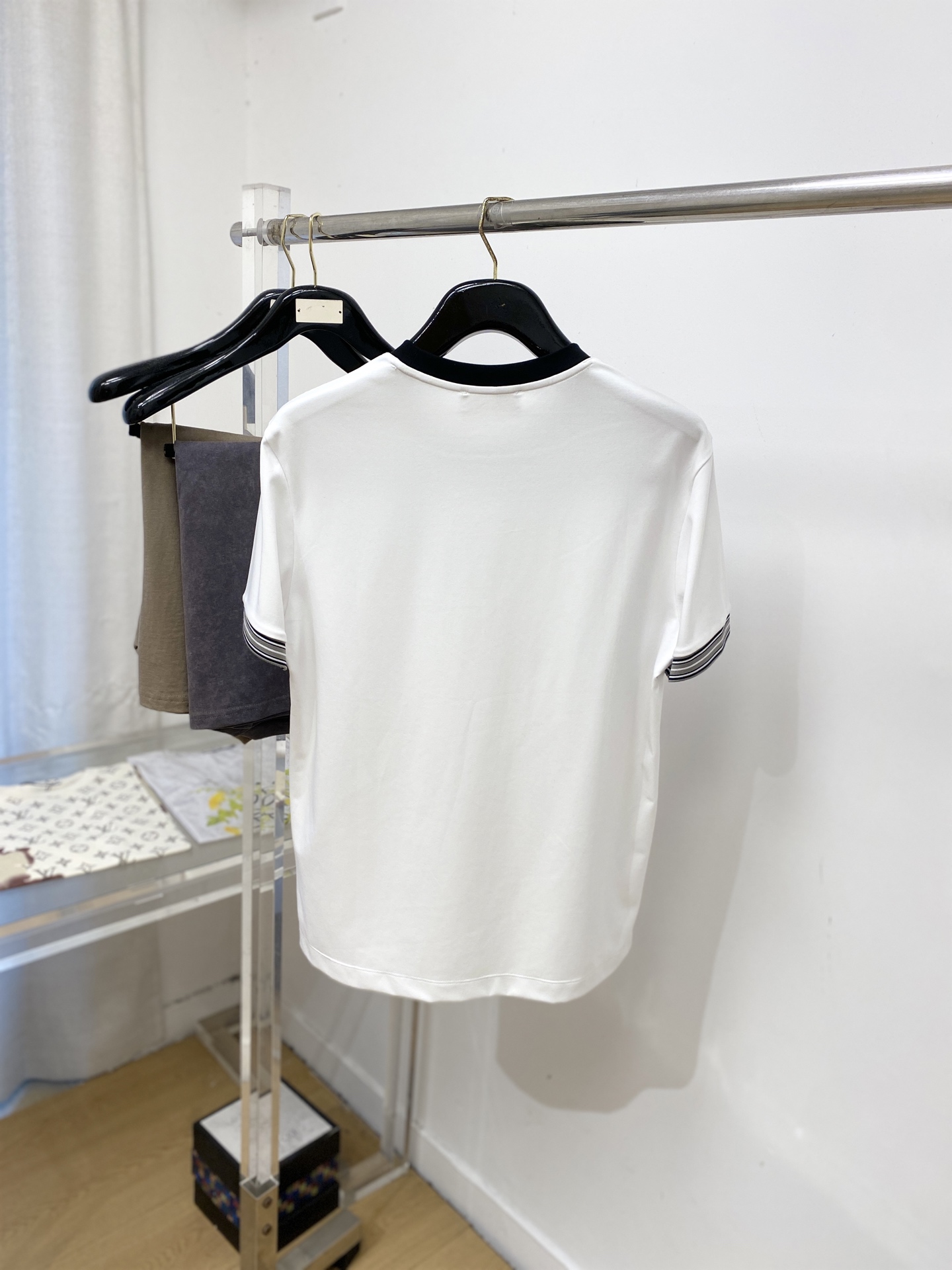 Loro Piana、2026新品短袖T恤，帅气时尚，胸前精致刺绣字母logo，简约百搭款。面料棉 不仅
