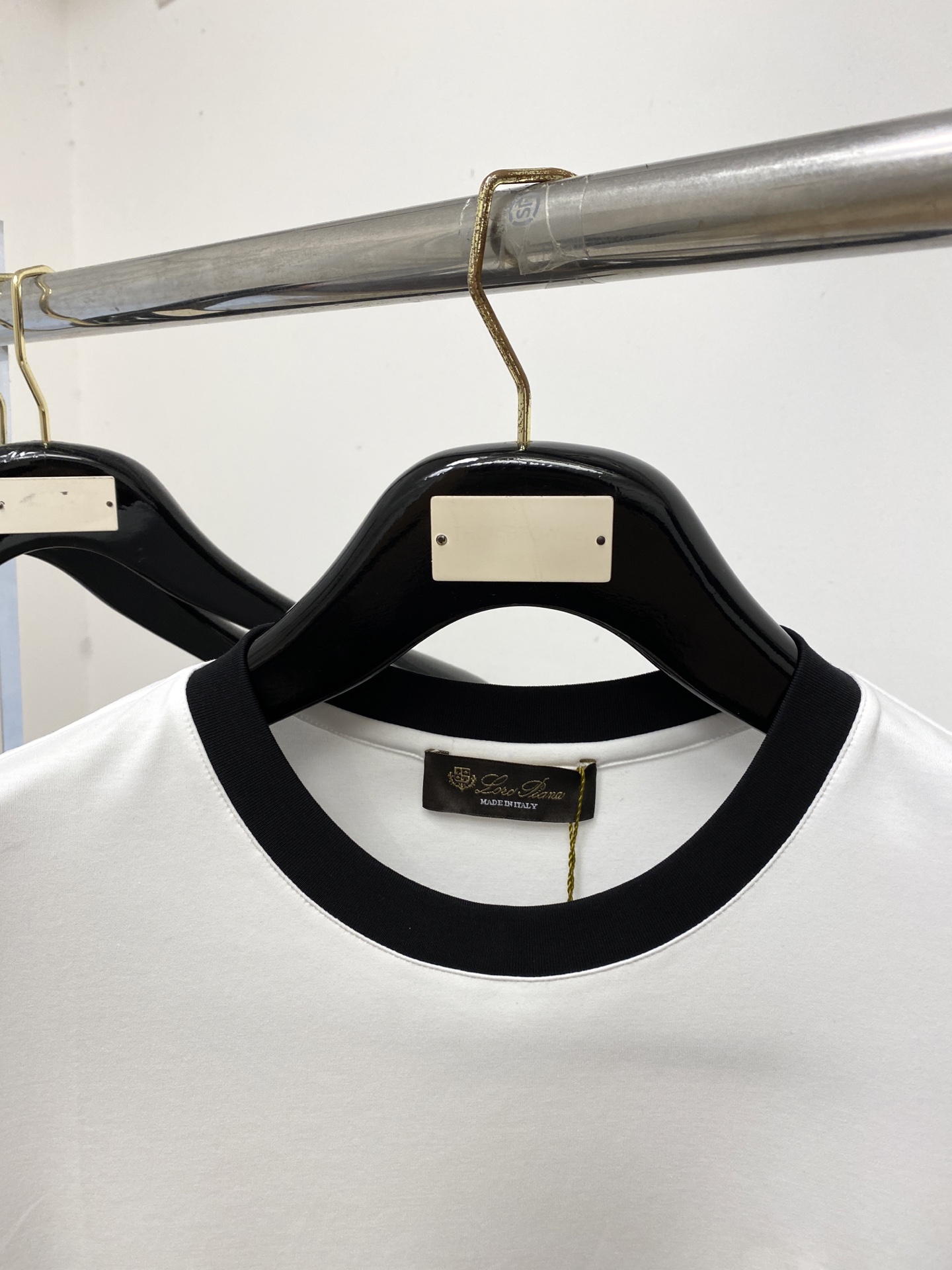 Loro Piana、2026新品短袖T恤，帅气时尚，胸前精致刺绣字母logo，简约百搭款。面料棉 不仅
