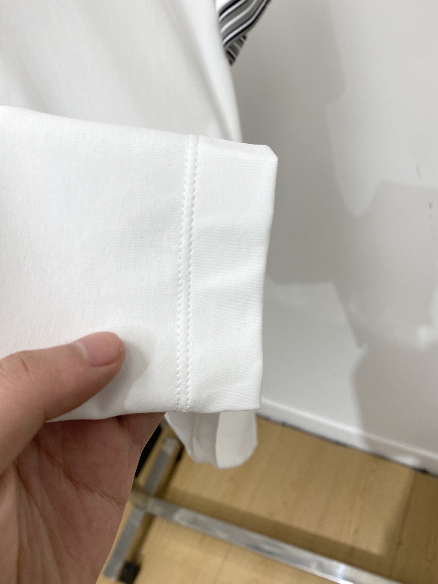 Loro Piana、2026新品短袖T恤，帅气时尚，胸前精致刺绣字母logo，简约百搭款。面料棉 不仅
