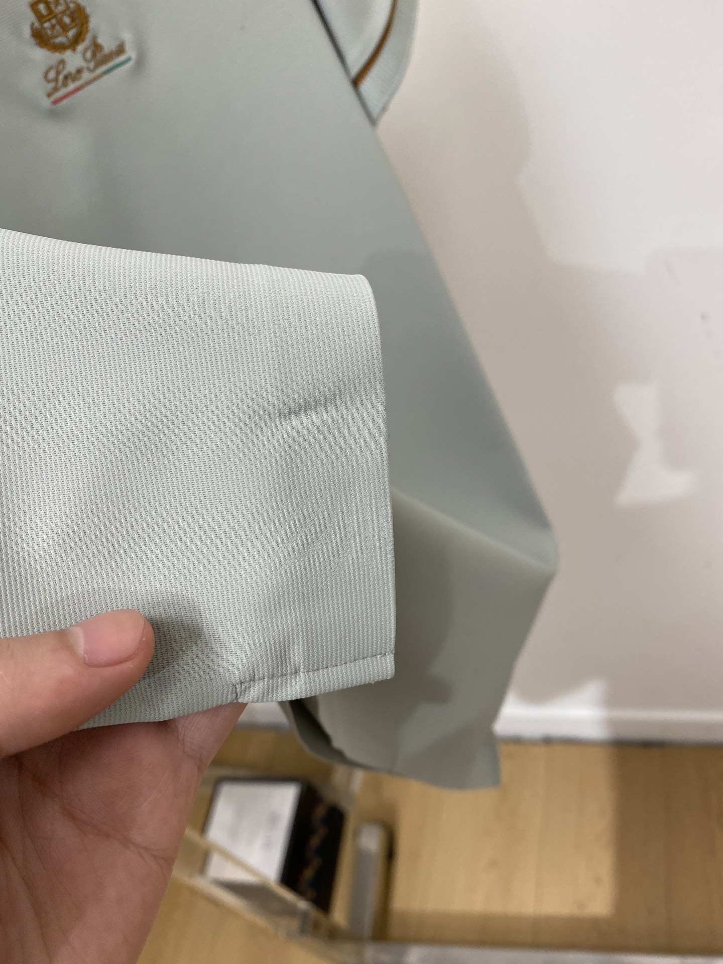 Loro Piana、2026新品短袖T恤，帅气时尚，胸前精致刺绣图案字母logo，简约百搭款。面料棉 