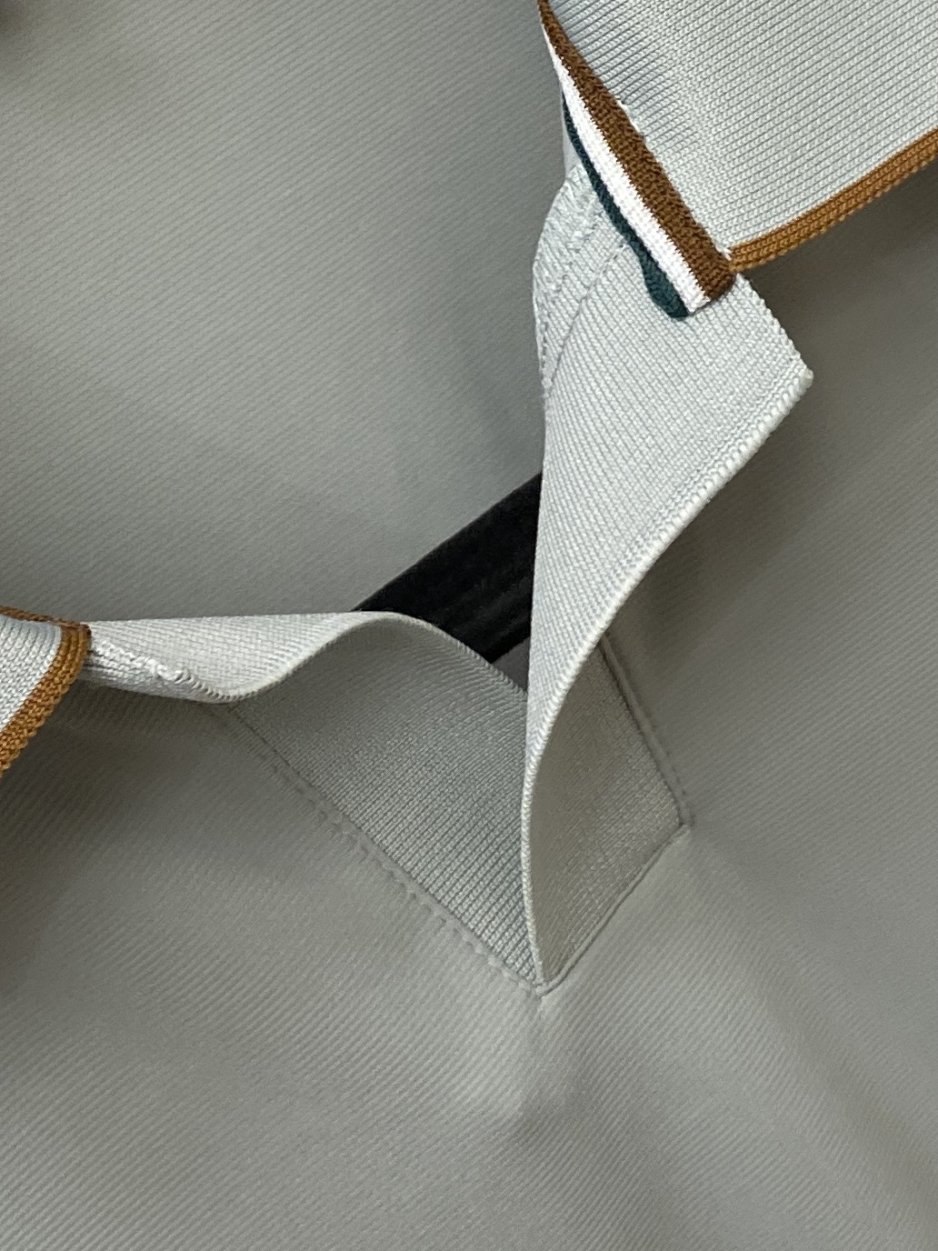 Loro Piana、2026新品短袖T恤，帅气时尚，胸前精致刺绣图案字母logo，简约百搭款。面料棉 