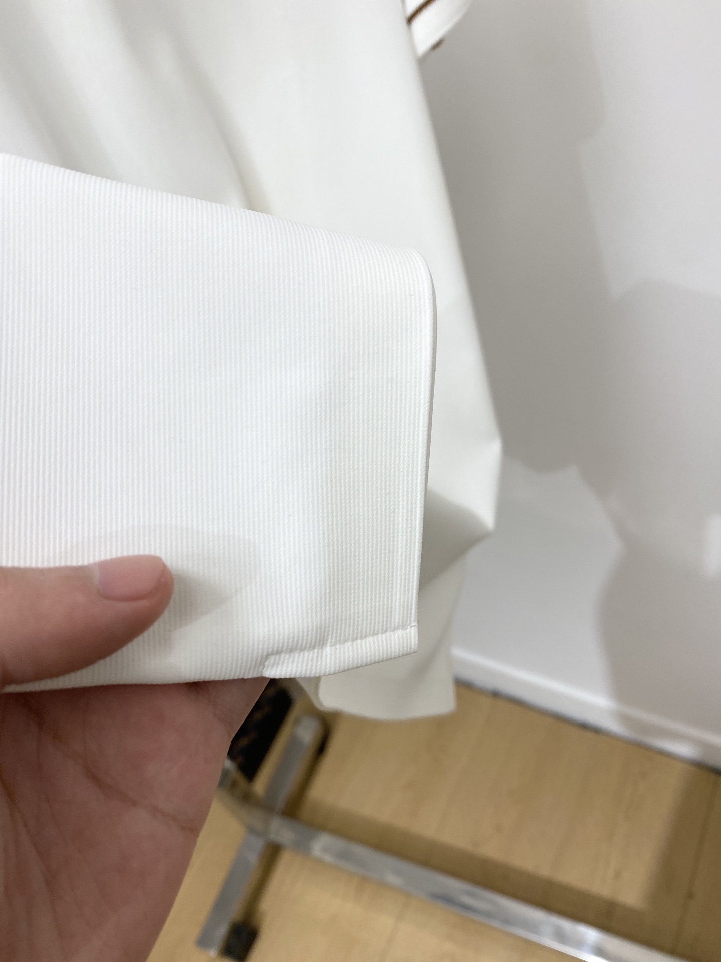 Loro Piana、2026新品短袖T恤，帅气时尚，胸前精致刺绣图案字母logo，简约百搭款。面料棉 