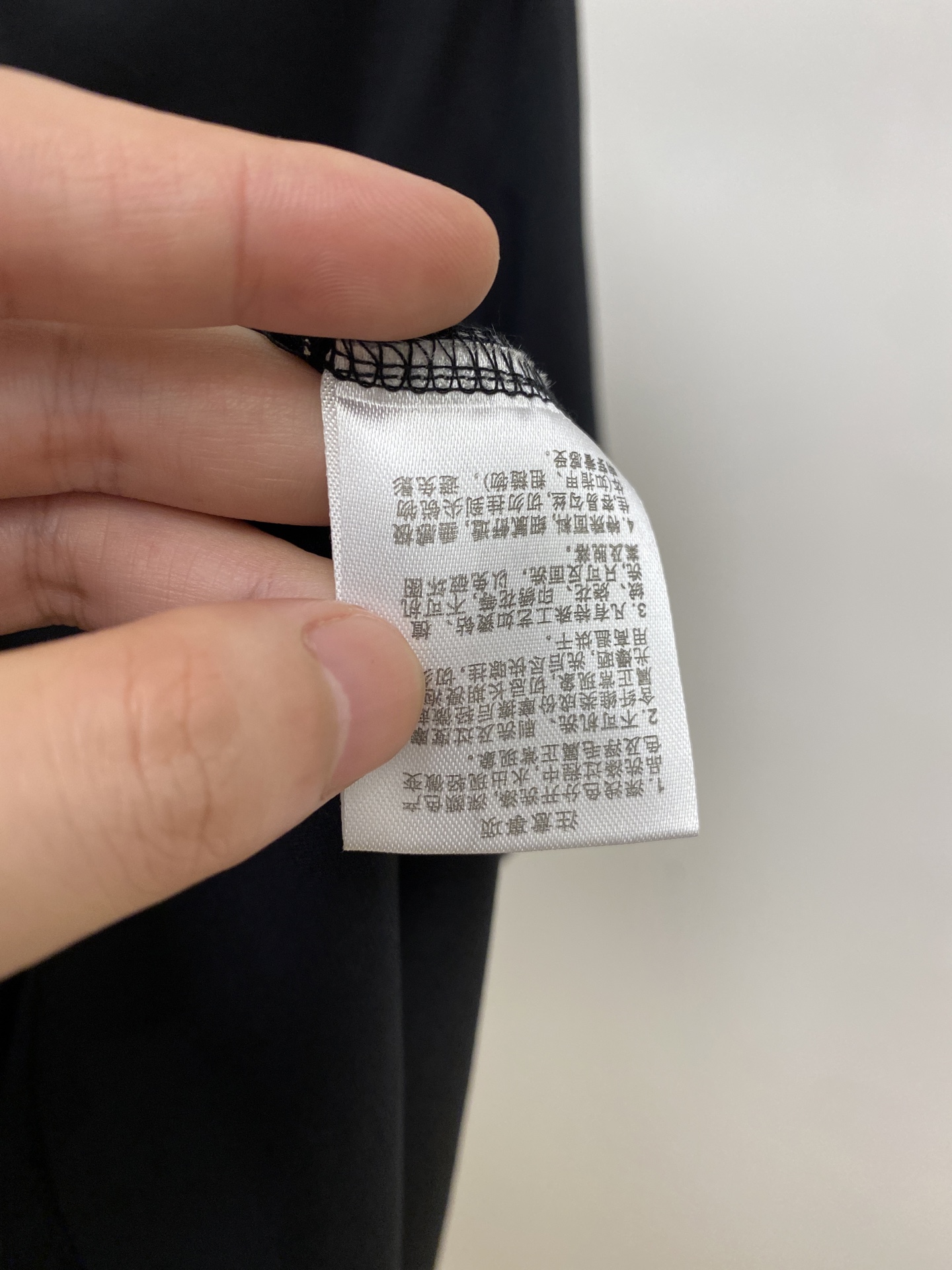Loro Piana、2026新品短袖T恤，帅气时尚，胸前精致刺绣字母logo，简约百搭款。面料棉 不仅