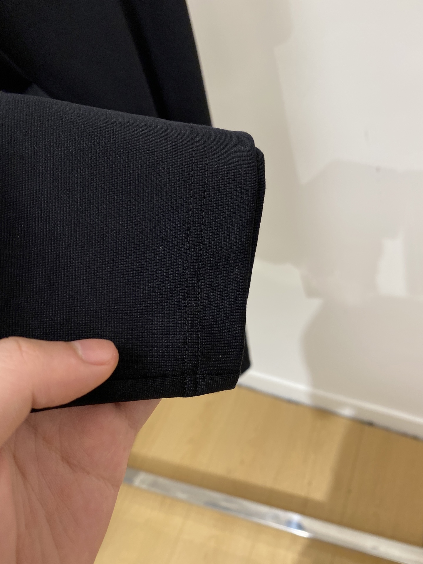 Loro Piana、2026新品短袖T恤，帅气时尚，胸前精致刺绣字母logo，简约百搭款。面料棉 不仅