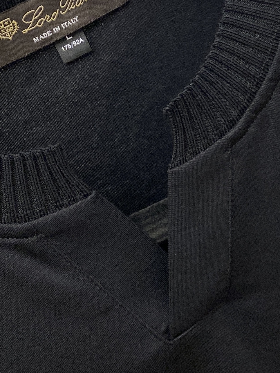 Loro Piana、2026新品短袖T恤，帅气时尚，胸前精致刺绣字母logo，简约百搭款。面料棉 不仅