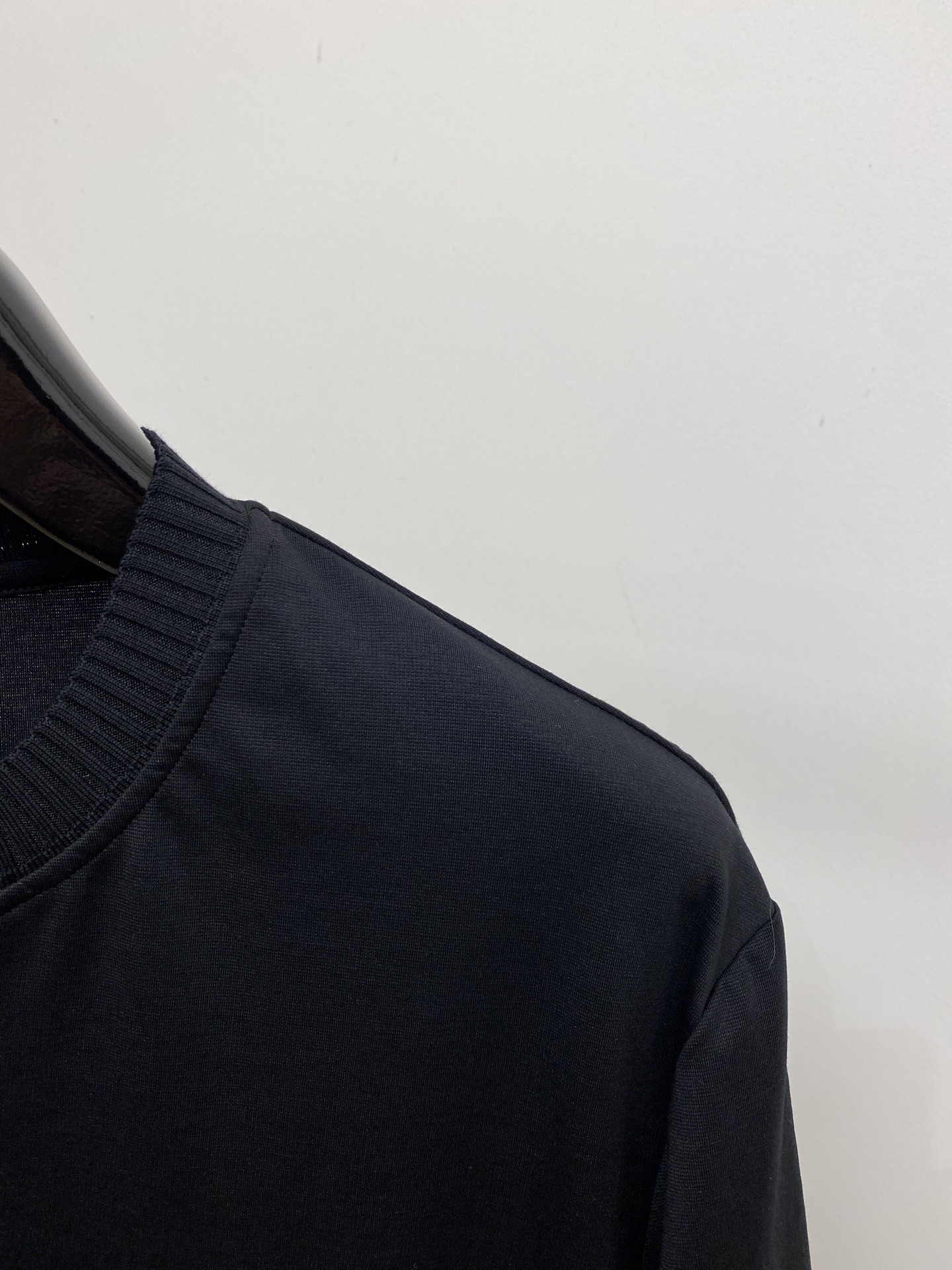 Loro Piana、2026新品短袖T恤，帅气时尚，胸前精致刺绣字母logo，简约百搭款。面料棉 不仅