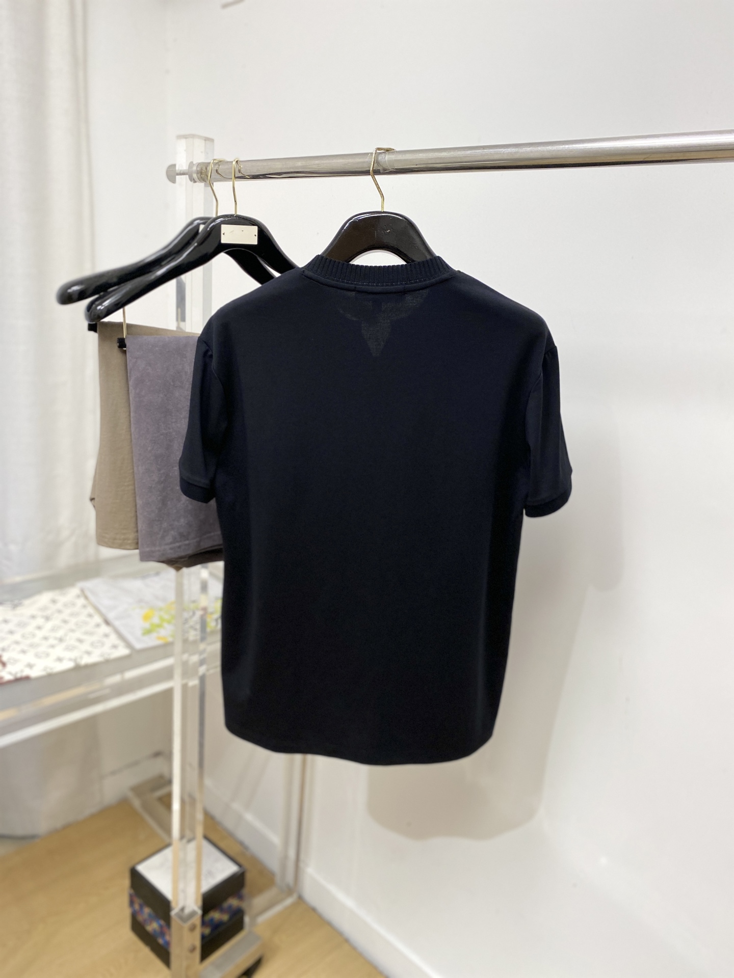 Loro Piana、2026新品短袖T恤，帅气时尚，胸前精致刺绣字母logo，简约百搭款。面料棉 不仅