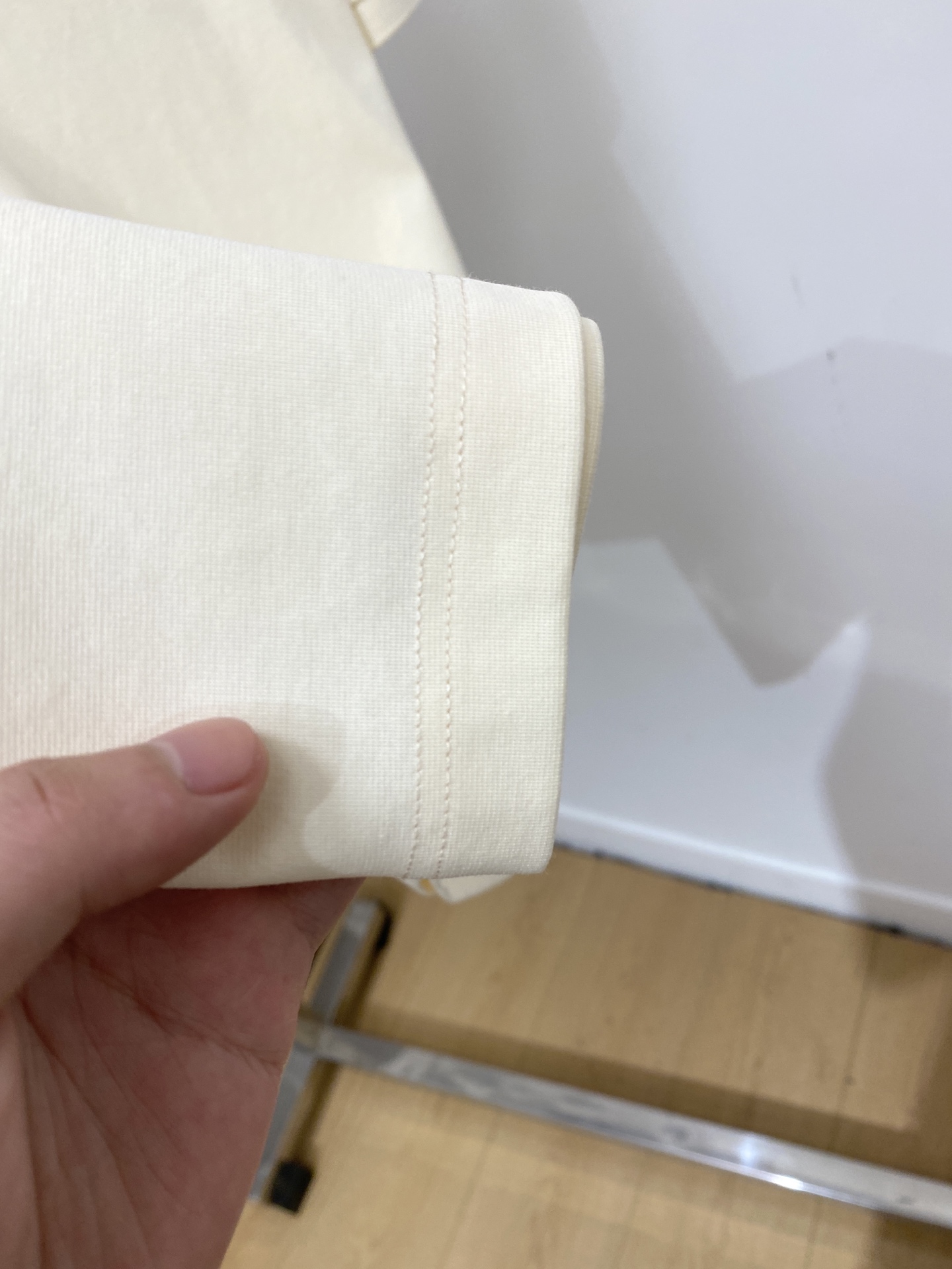 Loro Piana、2026新品短袖T恤，帅气时尚，胸前精致刺绣字母logo，简约百搭款。面料棉 不仅