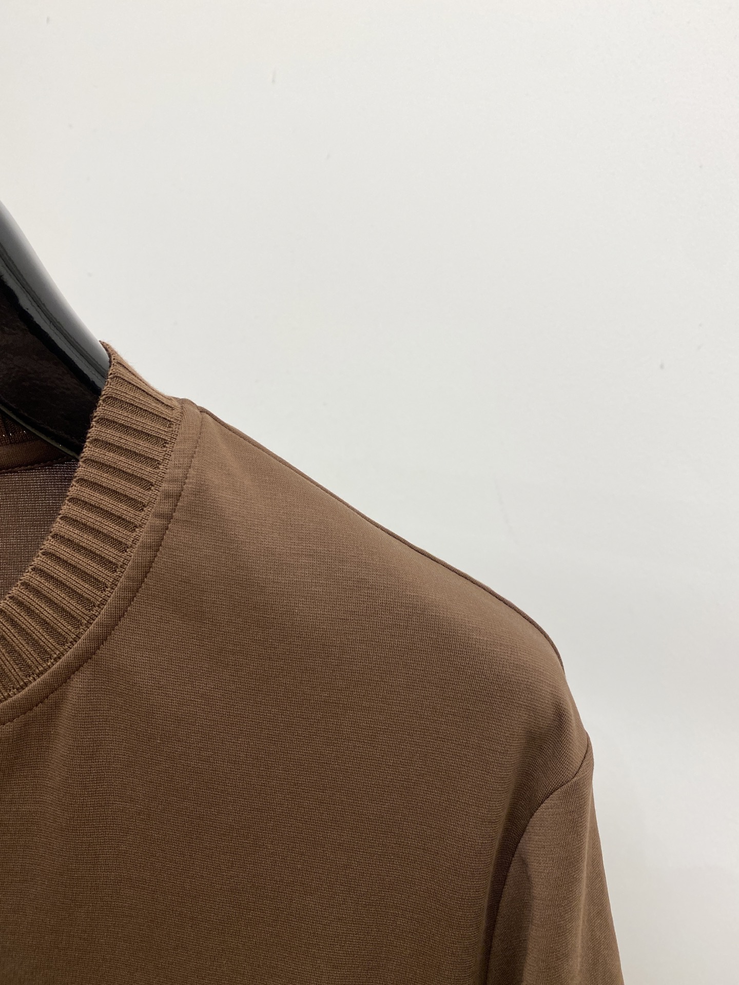 Loro Piana、2026新品短袖T恤，帅气时尚，胸前精致刺绣字母logo，简约百搭款。面料棉 不仅