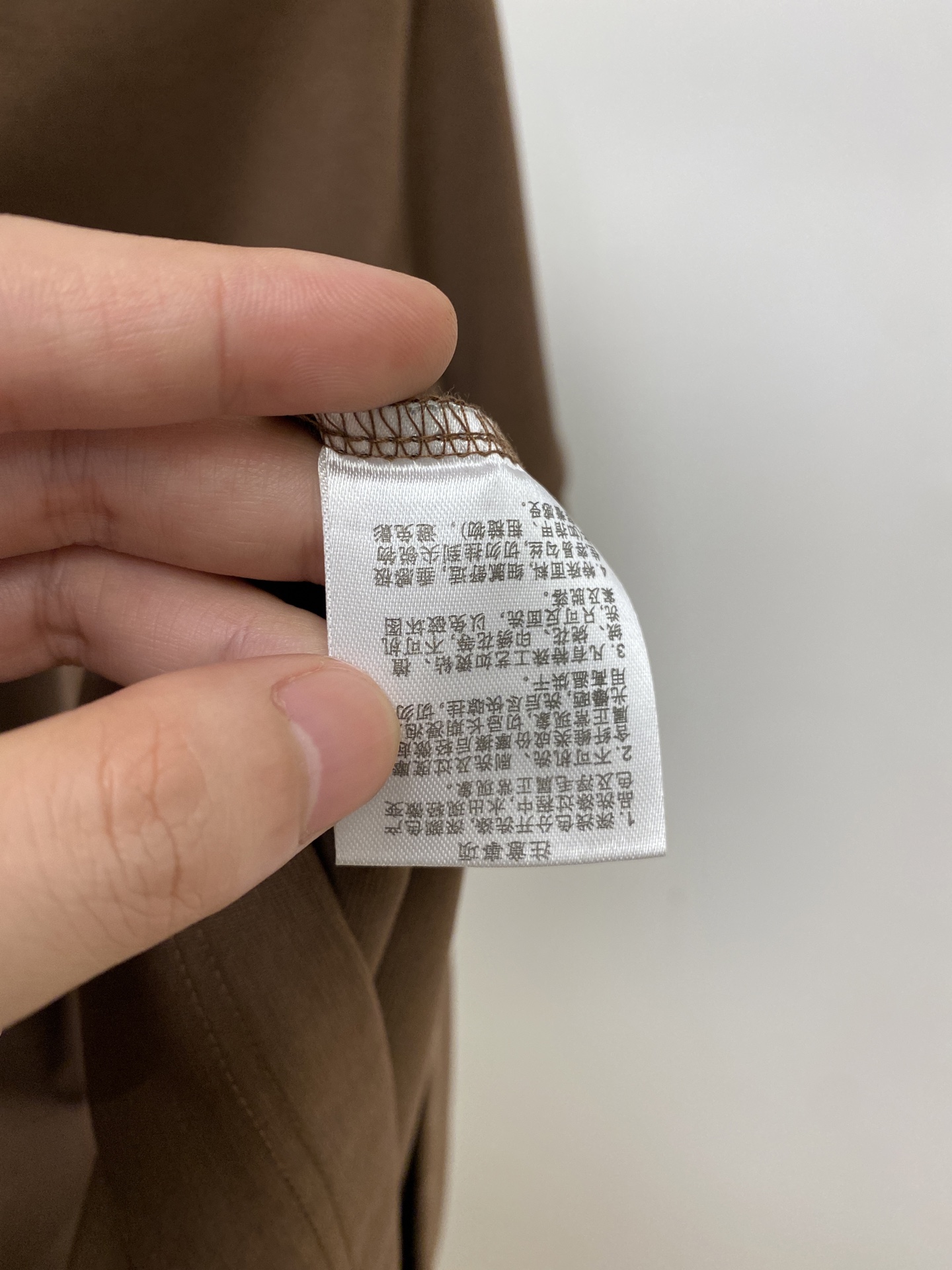 Loro Piana、2026新品短袖T恤，帅气时尚，胸前精致刺绣字母logo，简约百搭款。面料棉 不仅