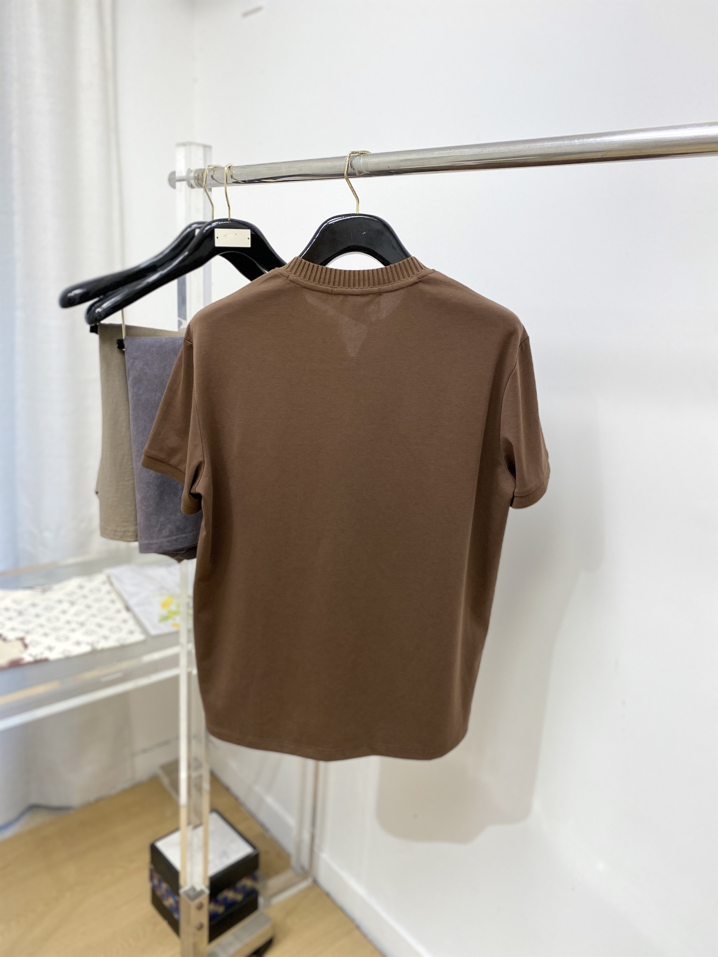 Loro Piana、2026新品短袖T恤，帅气时尚，胸前精致刺绣字母logo，简约百搭款。面料棉 不仅