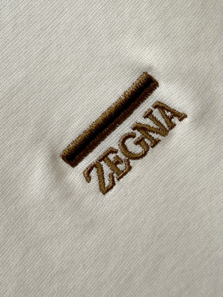 杰尼亚、2026新品短袖T恤，帅气时尚，胸前精致刺绣图案字母logo，简约百搭款。面料棉 不仅挺括，保持