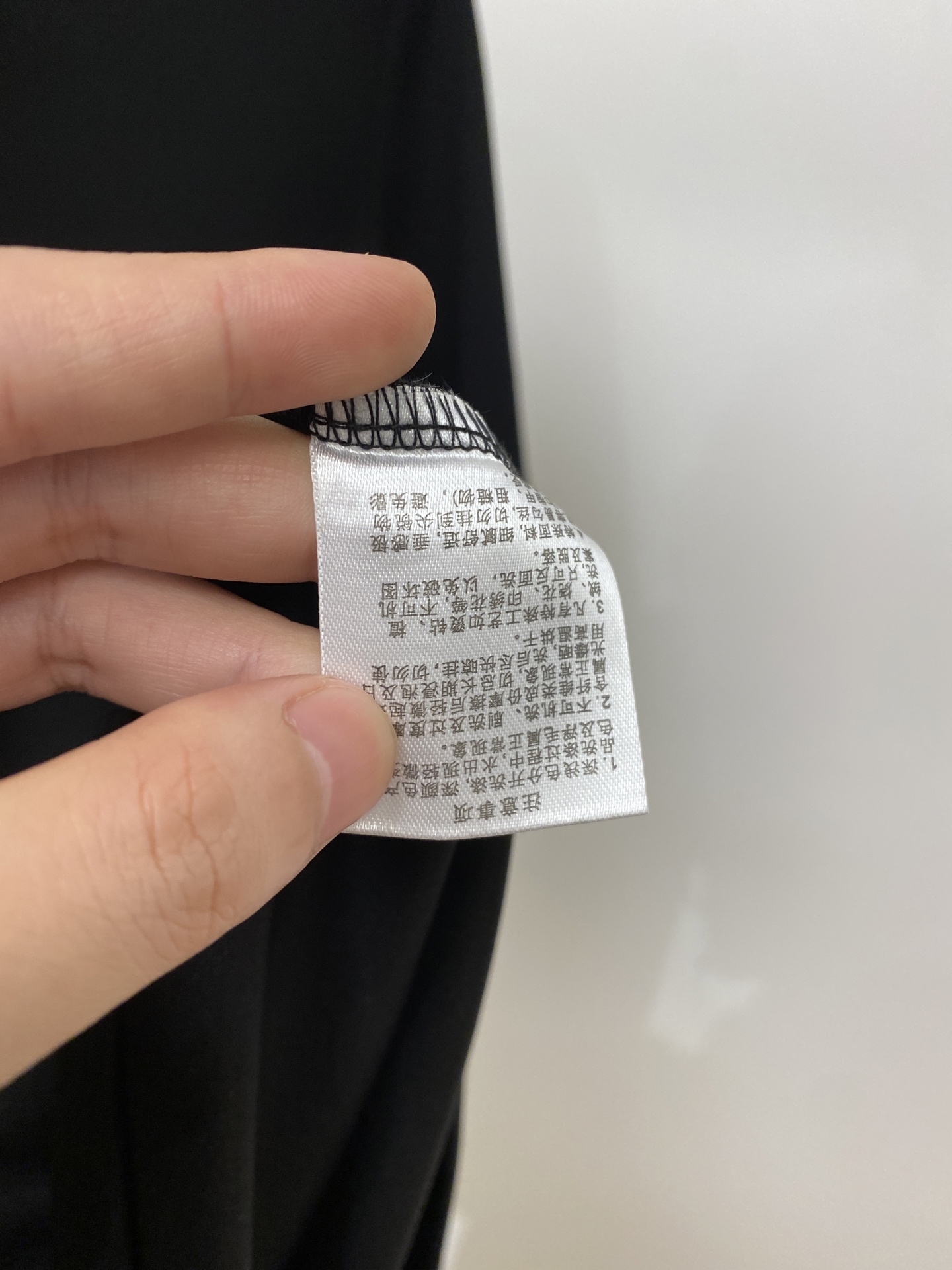 罗意威、2026新品短袖T恤，帅气时尚，胸前精致刺绣图案logo，简约百搭款。面料针织 不仅挺括，保持潮