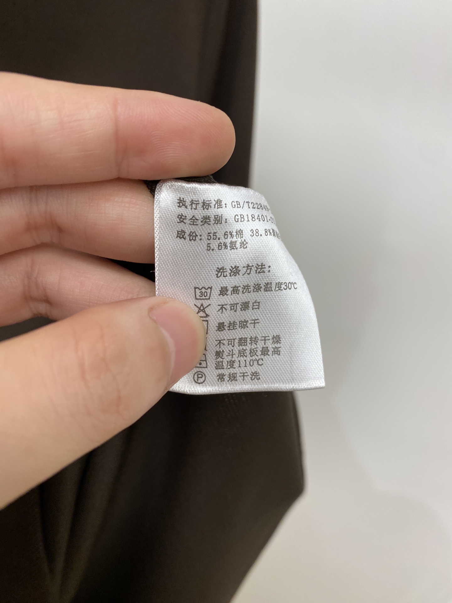 罗意威、2026新品短袖T恤，帅气时尚，胸前精致刺绣图案logo，简约百搭款。面料针织 不仅挺括，保持潮
