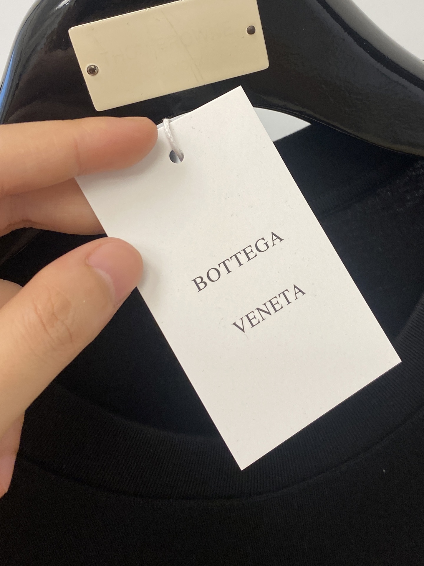 BV、2026新品短袖T恤，帅气时尚，胸前精致刺绣图案字母logo，简约百搭款。面料棉 不仅挺括，保持潮