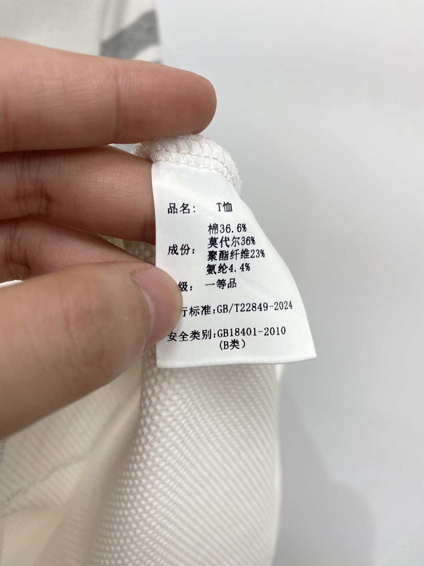TB、2026新品短袖T恤，帅气时尚，袖口经典TB四道杠logo，简约百搭款。面料棉 不仅挺括，保持潮流