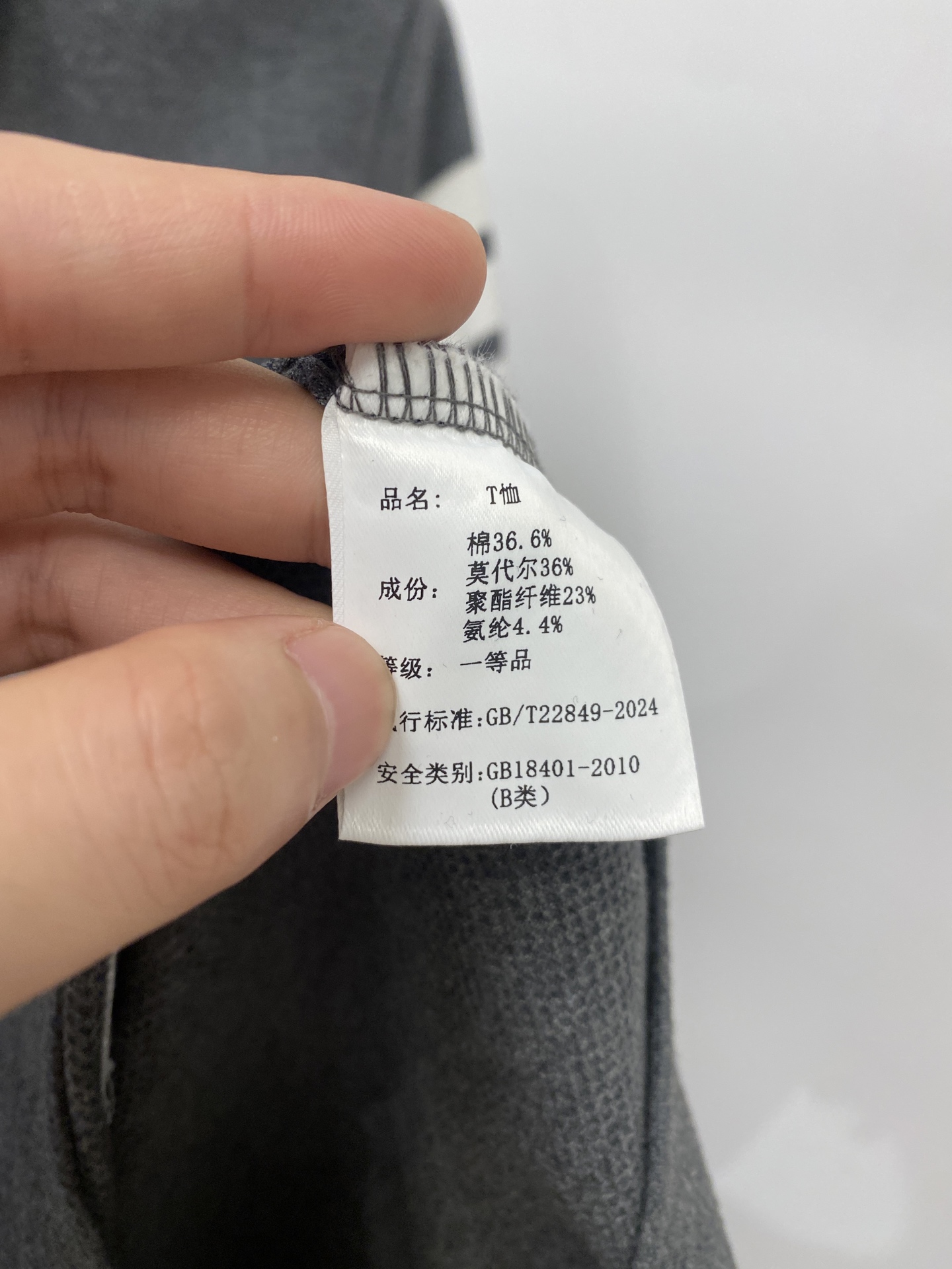 TB、2026新品短袖T恤，帅气时尚，袖口经典TB四道杠logo，简约百搭款。面料棉 不仅挺括，保持潮流